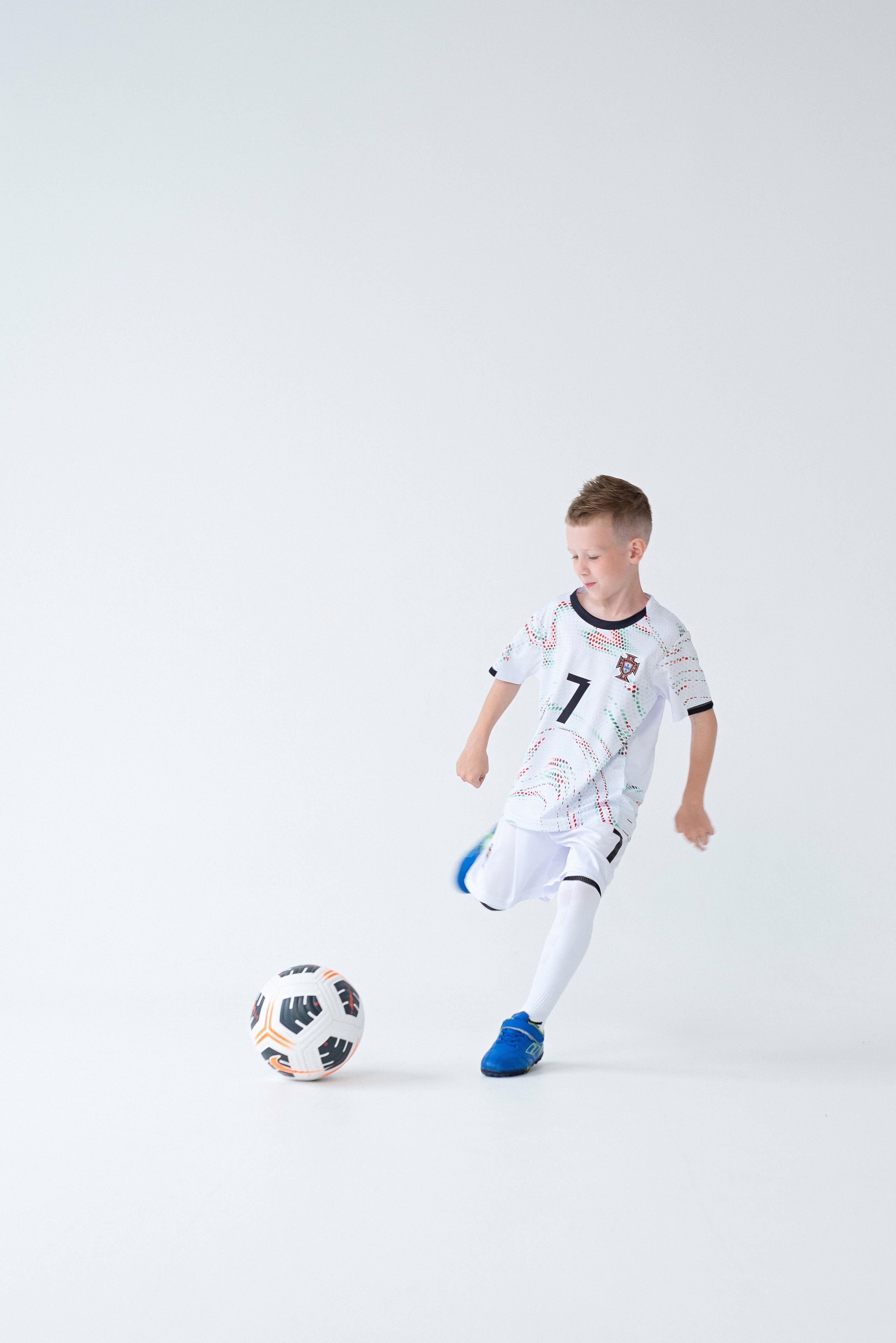 Портреты учеников и воспитанников детских садов и школ для выпускных альбомов и семейных фотокниг в Сургуте и Нефтеюганске.