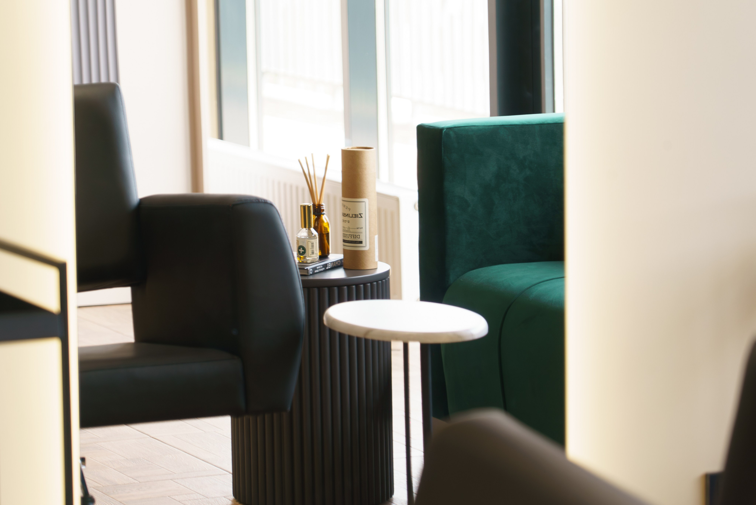 Профессиональная интерьерная фото и видео съемка студий красоты Яркая интерьерная фотосъемка для бьюти-коворкинга и студий. Шедевры для Вас! Фотограф и Видеограф в Краснодаре Пахиев Руслан