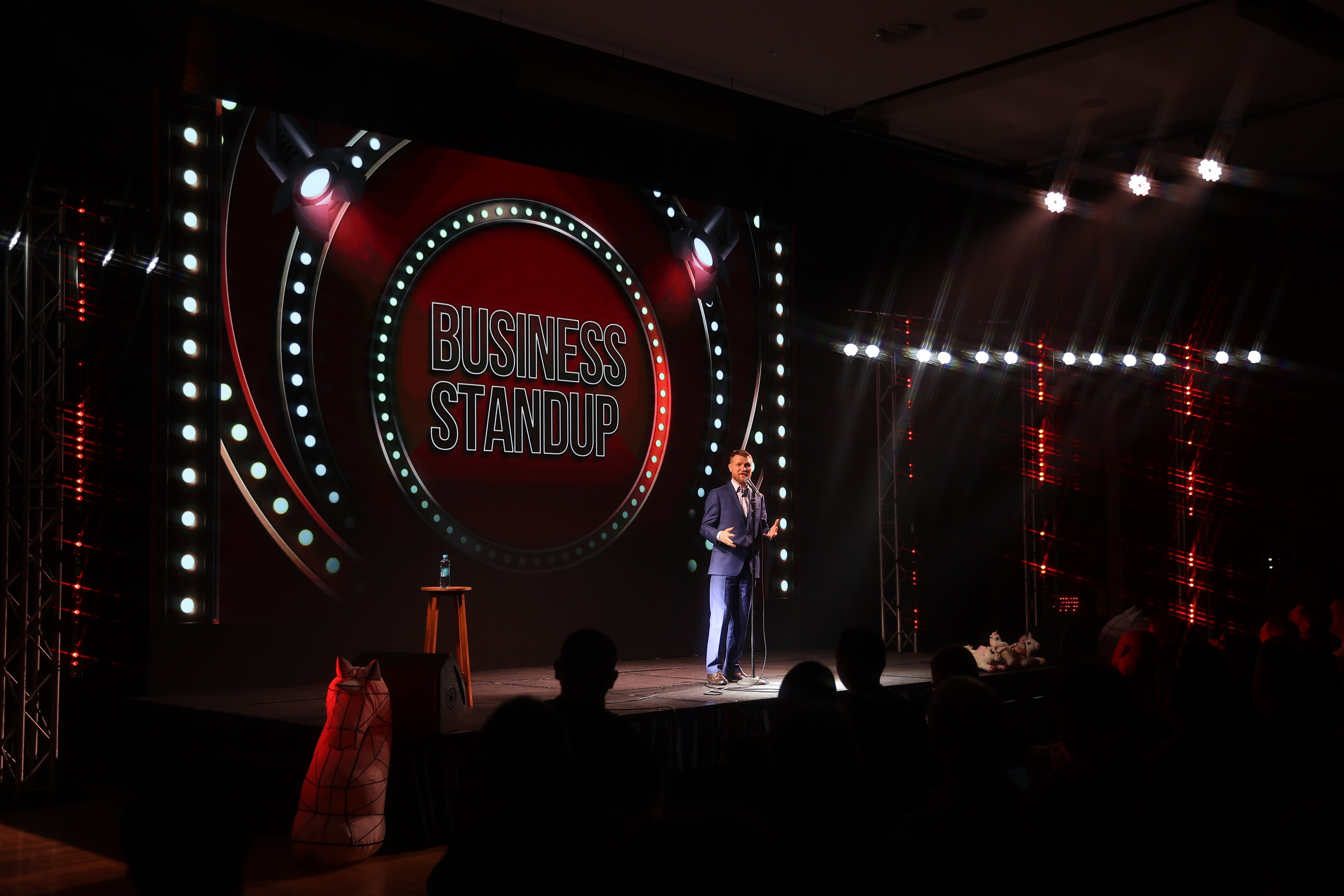 Оскар Хартманн. Business standup тур. Александра, репортажный и событийный фотограф