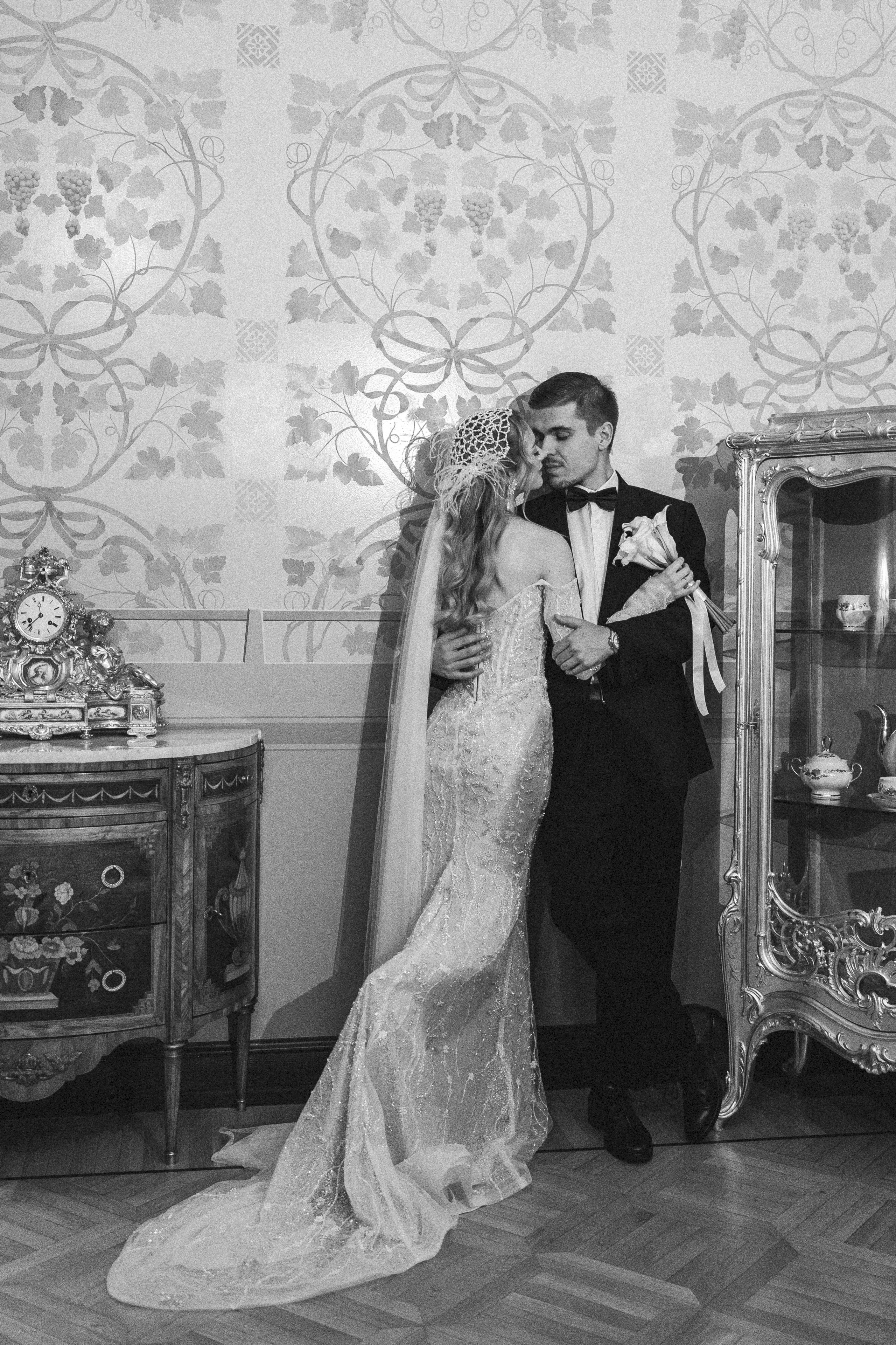 Свадебная фотосессия в отеле Метрополь. Свадебный фотограф в Москве Анна Полушина