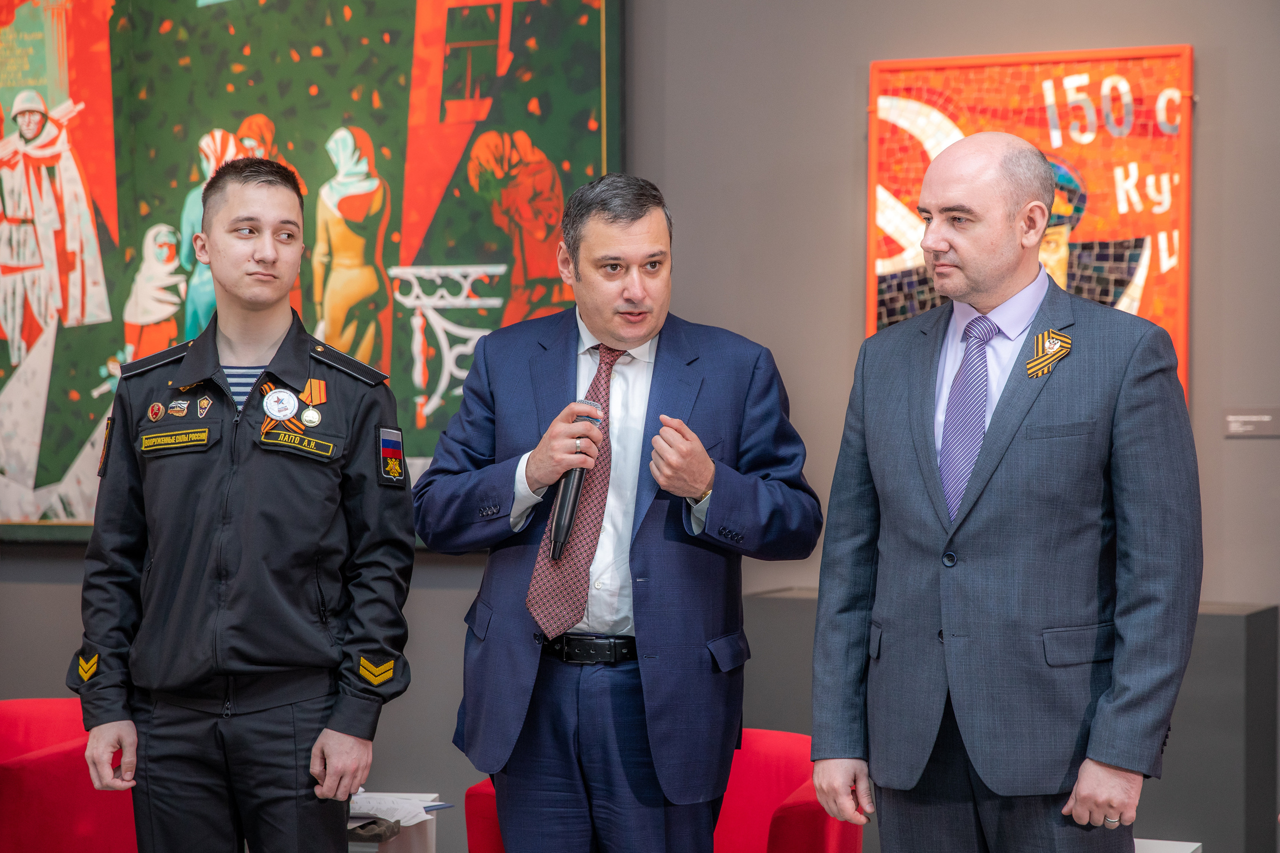 Вручение приглашений на Парад Победы победителей «Диктанта Победы» 2022. Фотограф в Москве Ира Никина