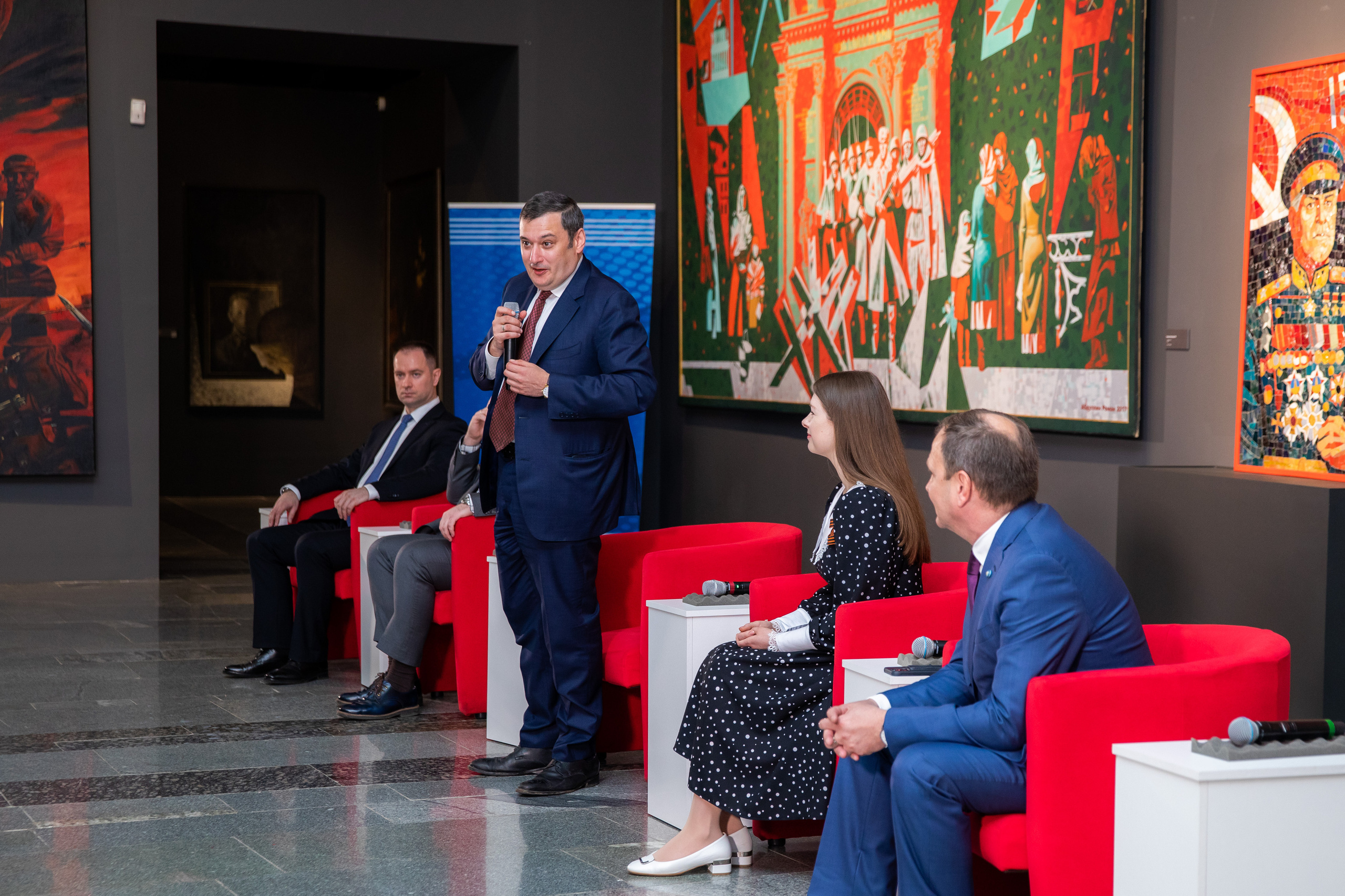 Вручение приглашений на Парад Победы победителей «Диктанта Победы» 2022. Фотограф в Москве Ира Никина