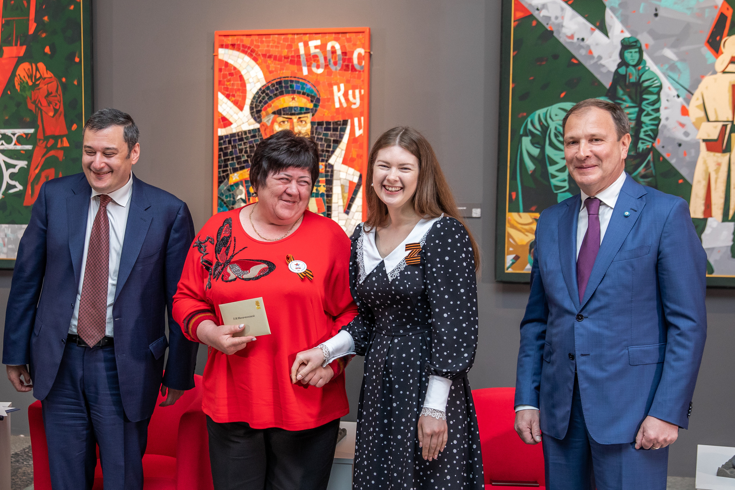 Вручение приглашений на Парад Победы победителей «Диктанта Победы» 2022. Фотограф в Москве Ира Никина