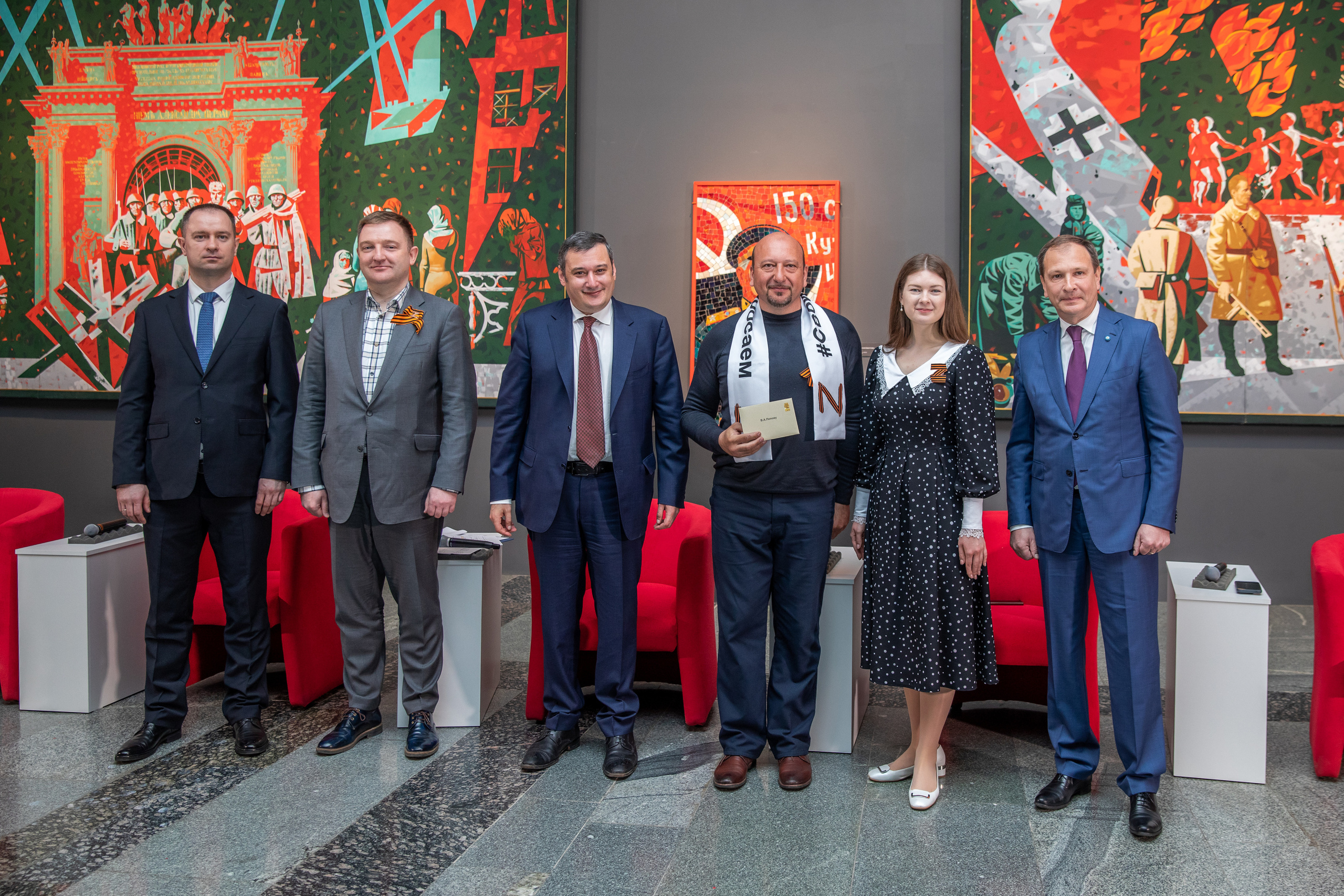 Вручение приглашений на Парад Победы победителей «Диктанта Победы» 2022. Фотограф в Москве Ира Никина