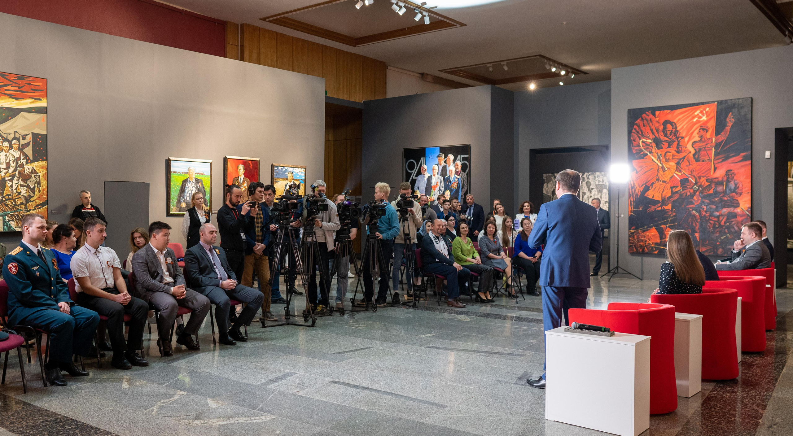 Вручение приглашений на Парад Победы победителей «Диктанта Победы» 2022. Фотограф в Москве Ира Никина