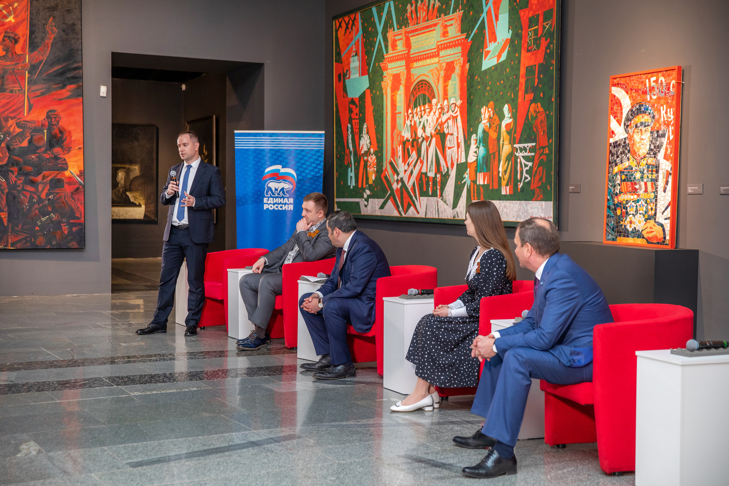 Вручение приглашений на Парад Победы победителей «Диктанта Победы» 2022. Фотограф в Москве Ира Никина