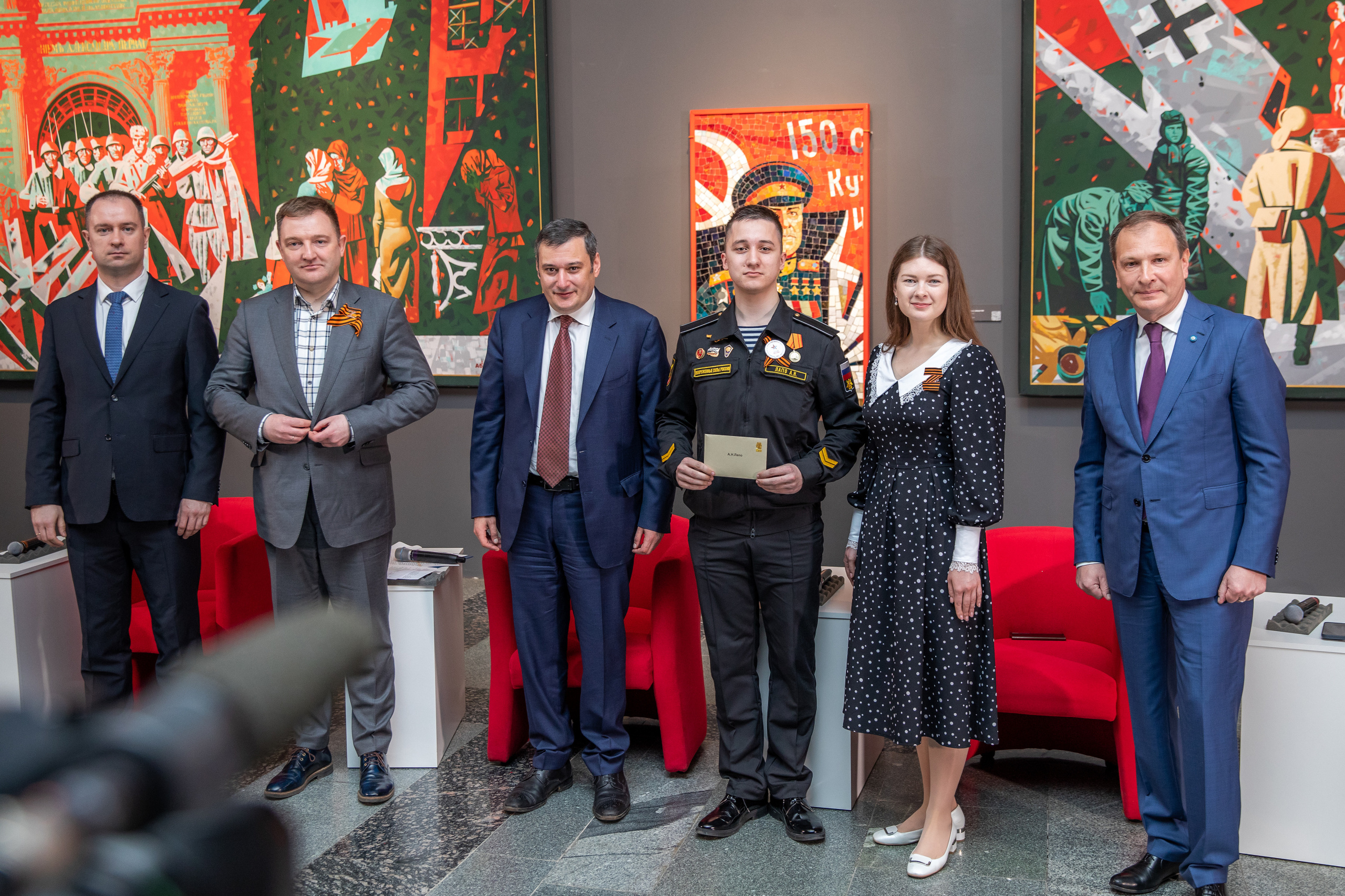 Вручение приглашений на Парад Победы победителей «Диктанта Победы» 2022. Фотограф в Москве Ира Никина