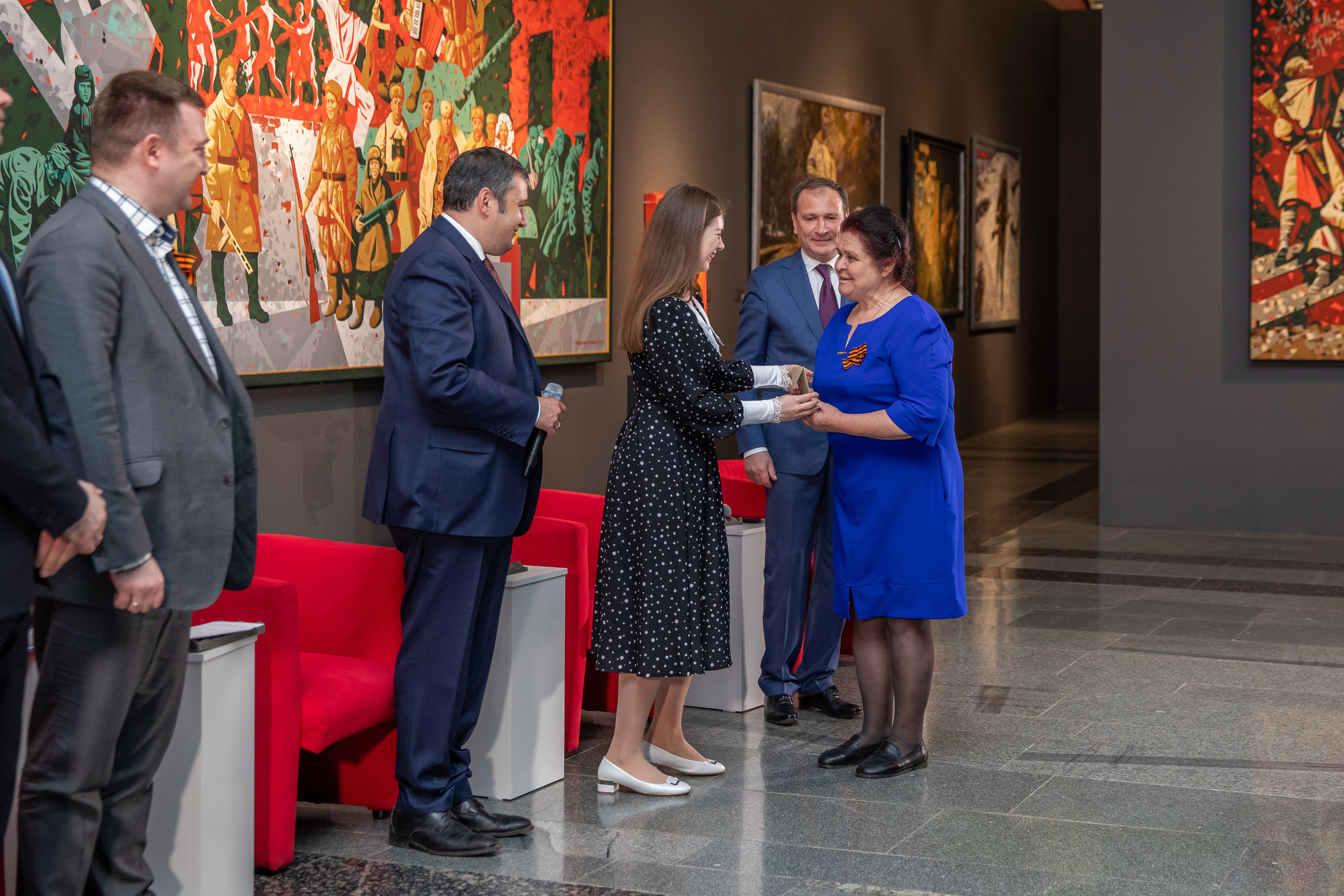 Вручение приглашений на Парад Победы победителей «Диктанта Победы» 2022. Фотограф в Москве Ира Никина