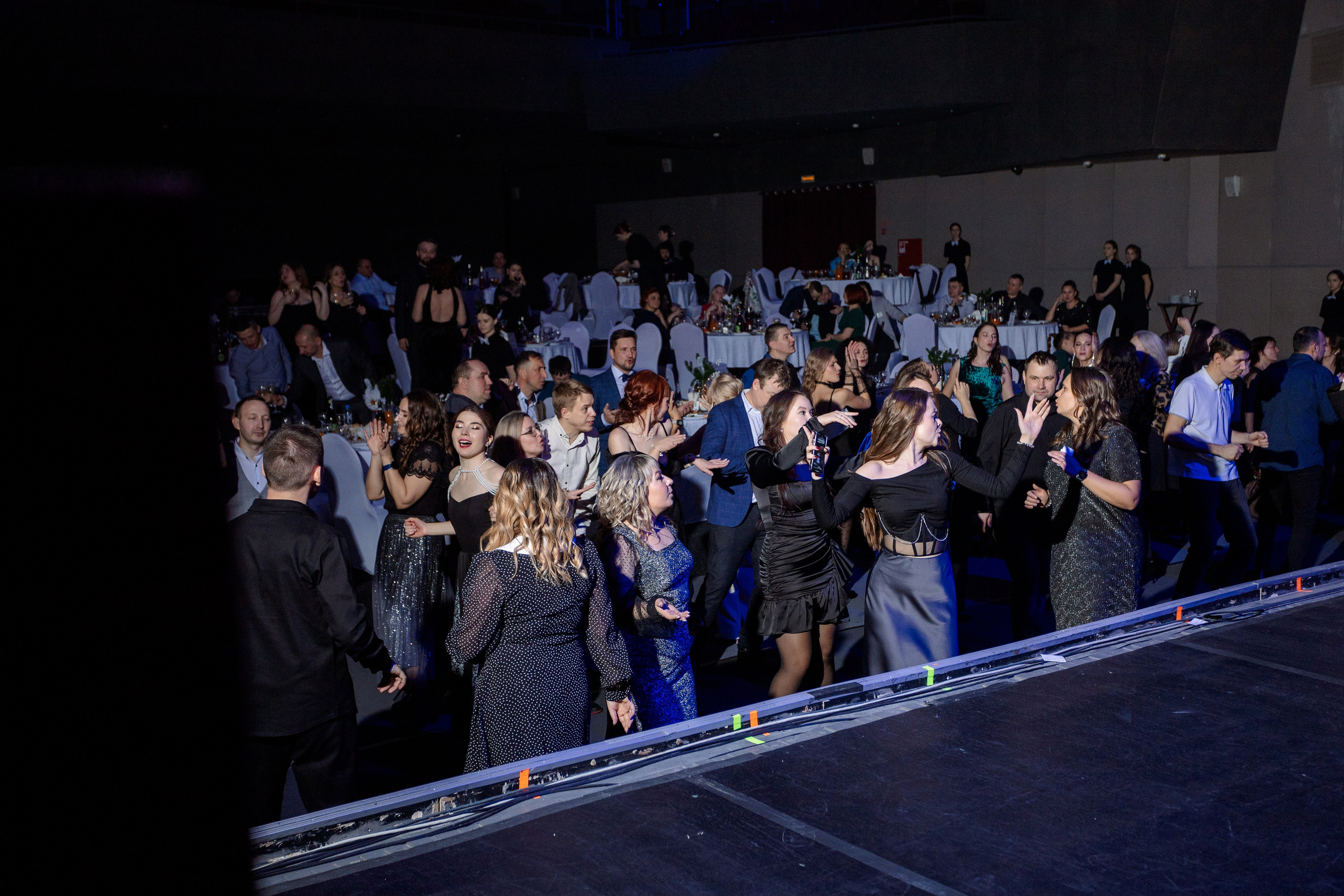 РЕПОРТАЖ: НОВЫЙ ГОД В ДК МЕТАЛЛУРГ. Профессиональный фотограф в Ижевске Леша Петров