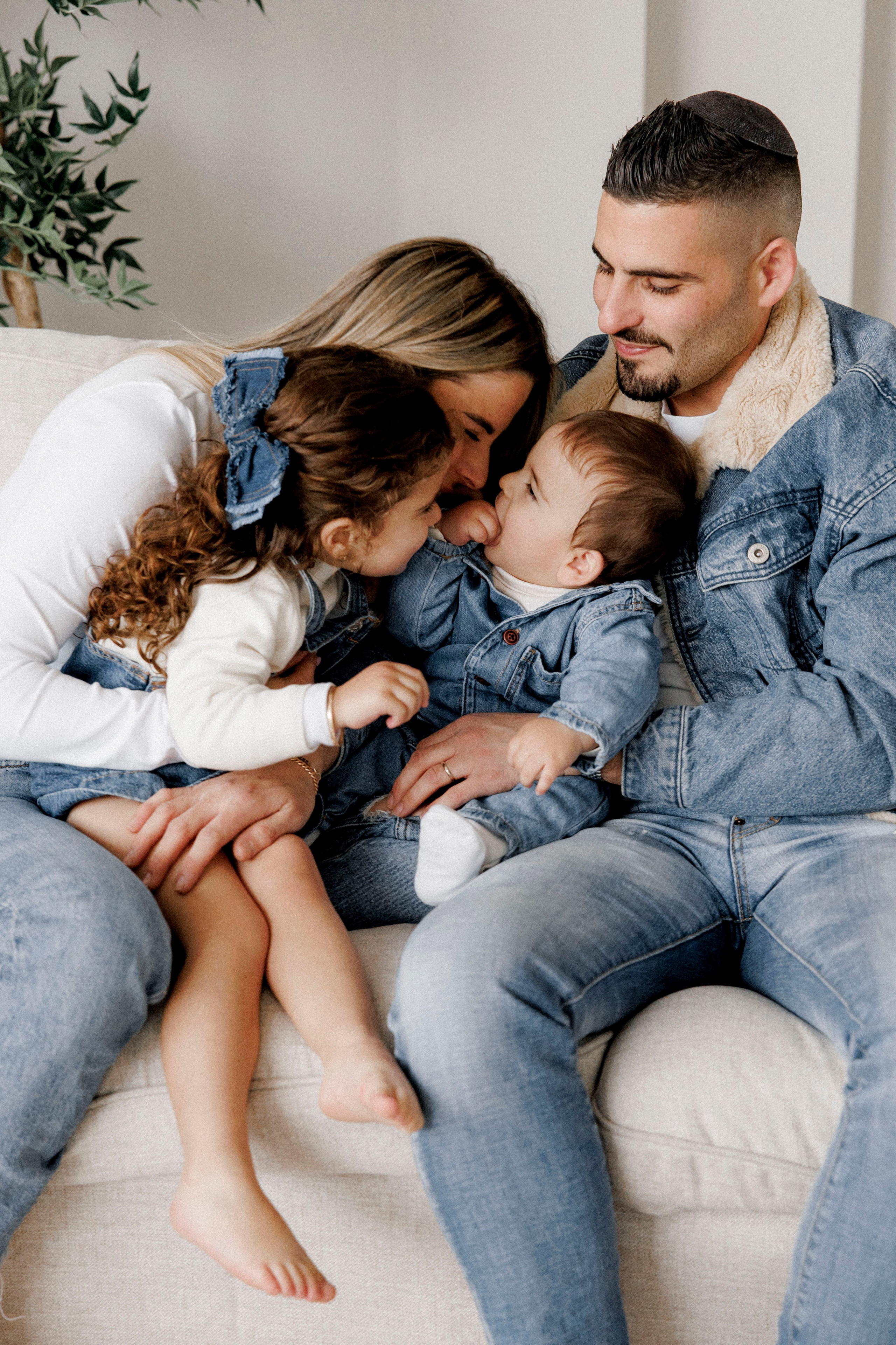 Family photoshoot in White Studio. Wedding and family photographer