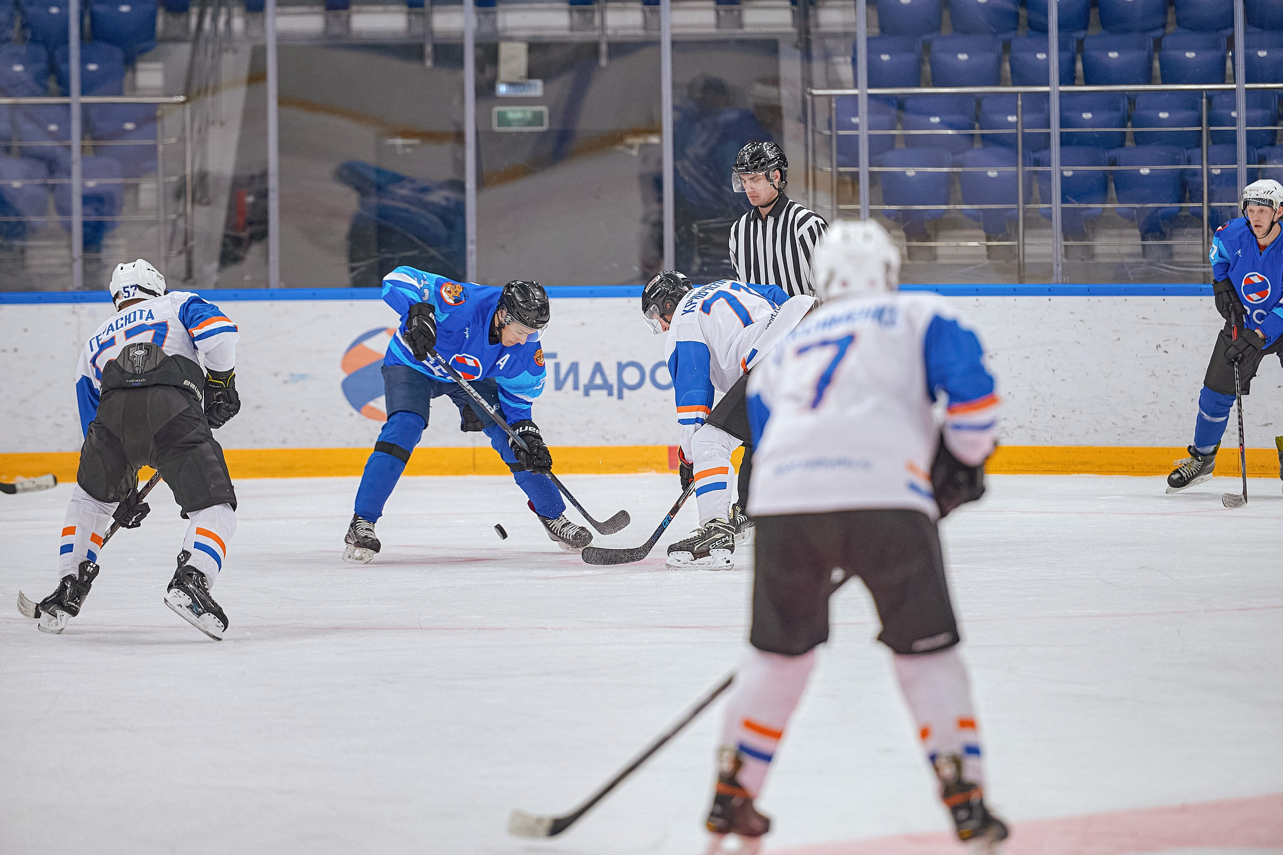 Портфолио репортажной фотосъёмки: Кристалл арена — Хоккей — РусГидро. Фотограф Яковлев Роман — Красноярск