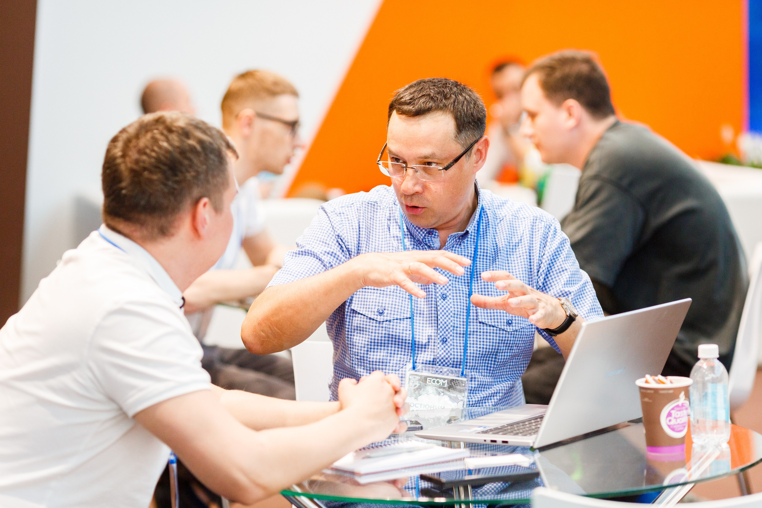 Обзор работы стенда Курьер-сервис. Репортажный фотограф Борис Геер