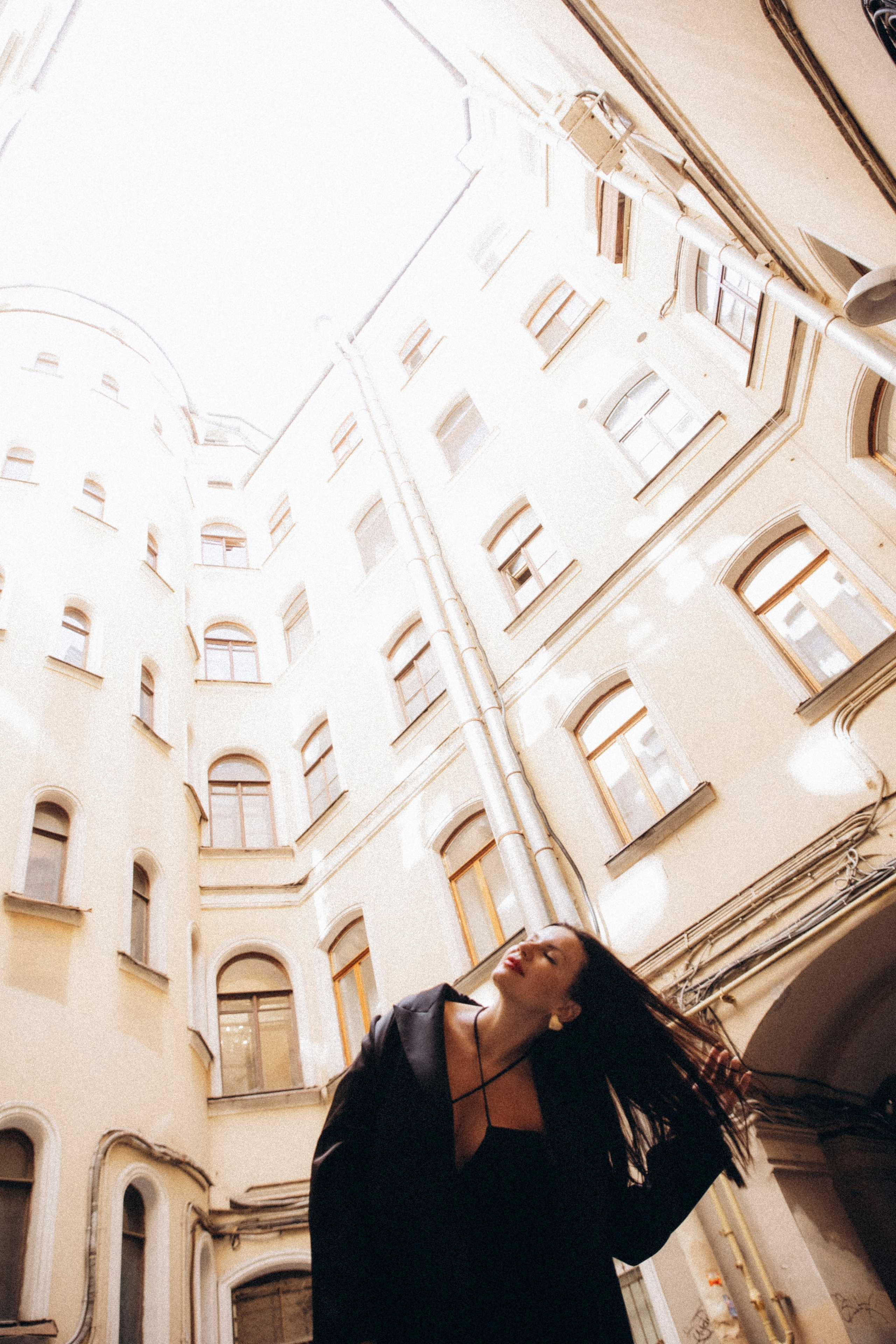 Ольга, прогулка по Фонтанке и фотосессия в парадной Ромашка. Фотограф в Санкт-Петербурге Разиля Идиятуллина