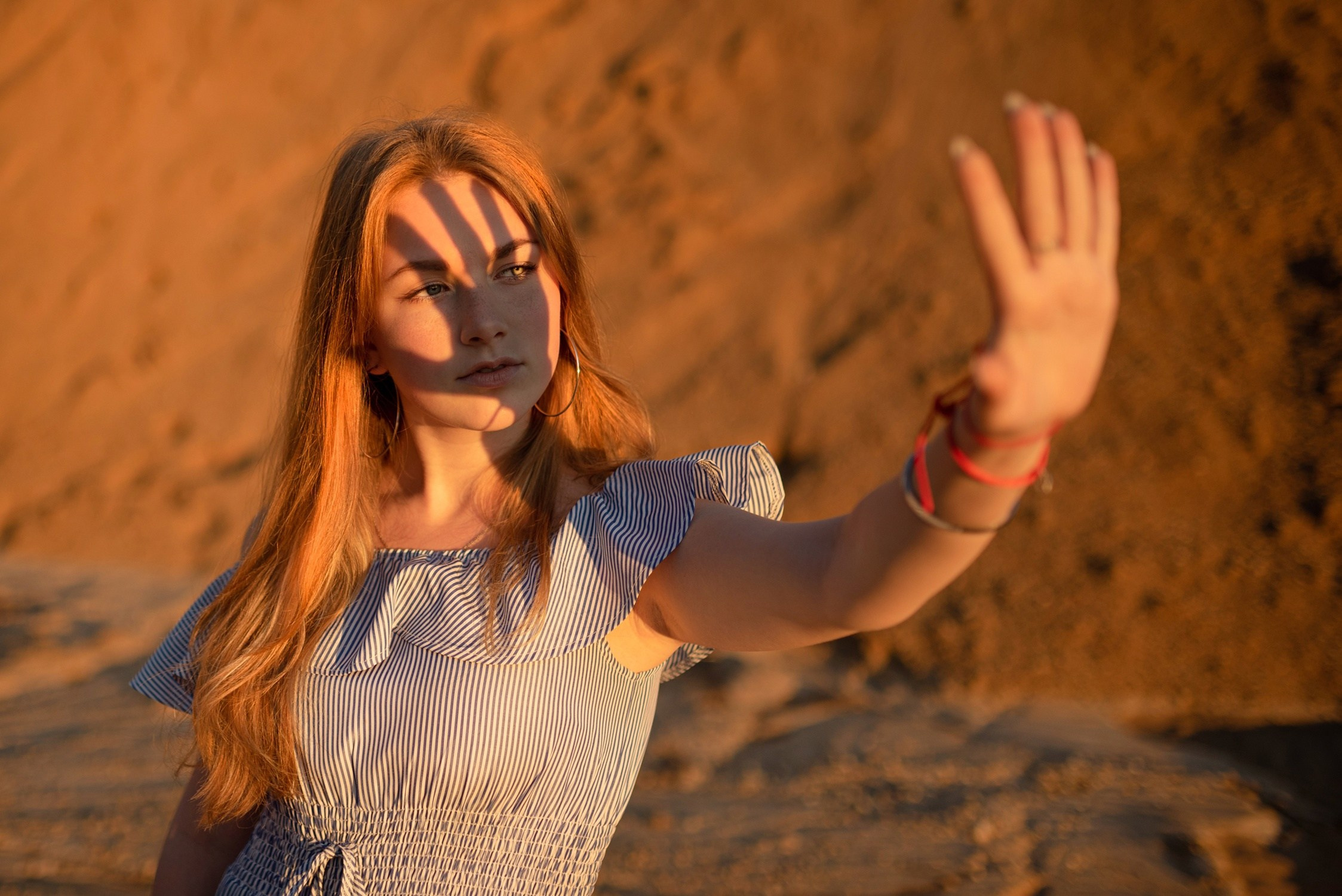 Даша на песчаном озере. Портретная и репортажная съёмка