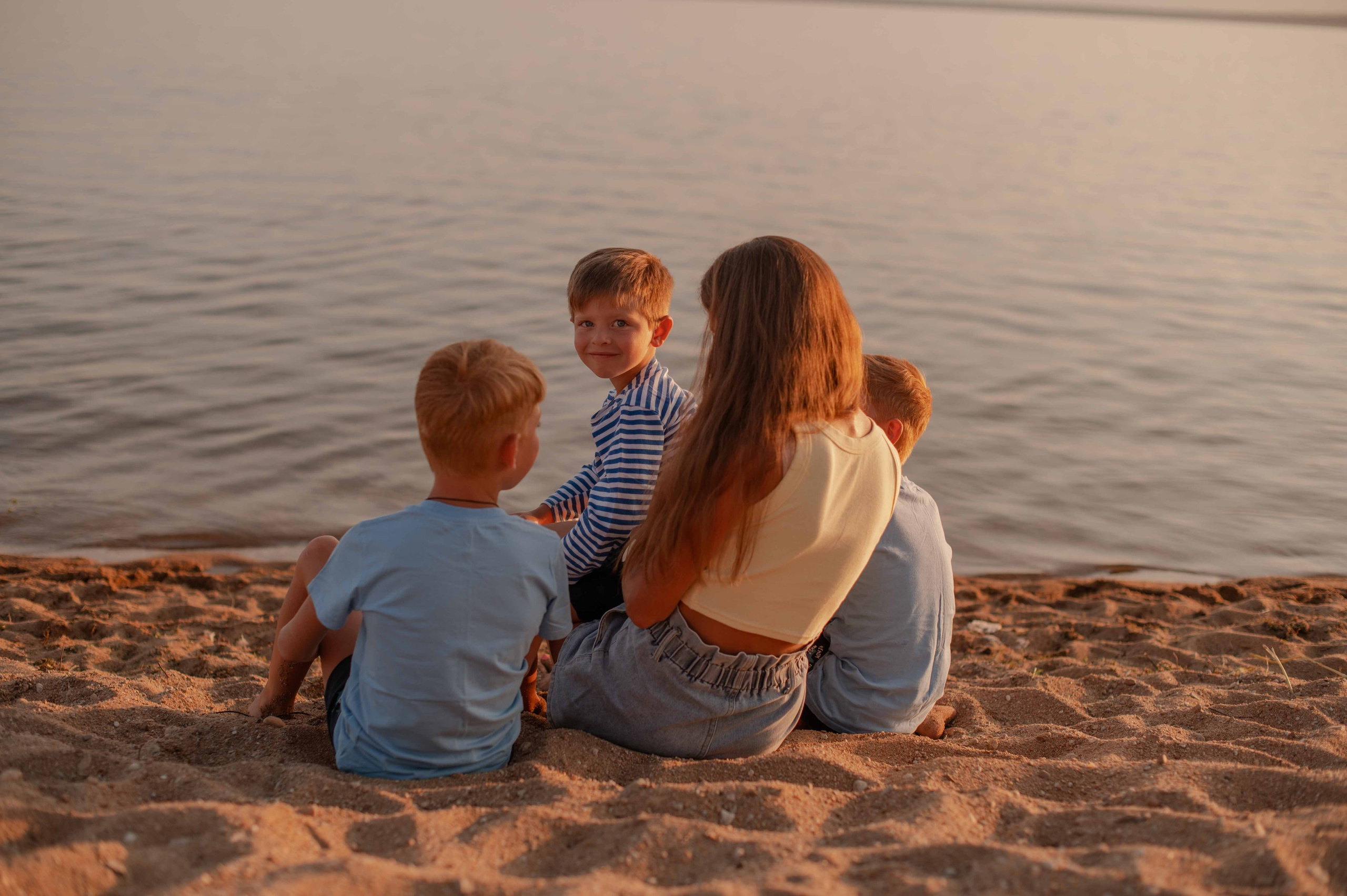 Катя и детишки на Арахлее. Фотограф Виктория Воронина