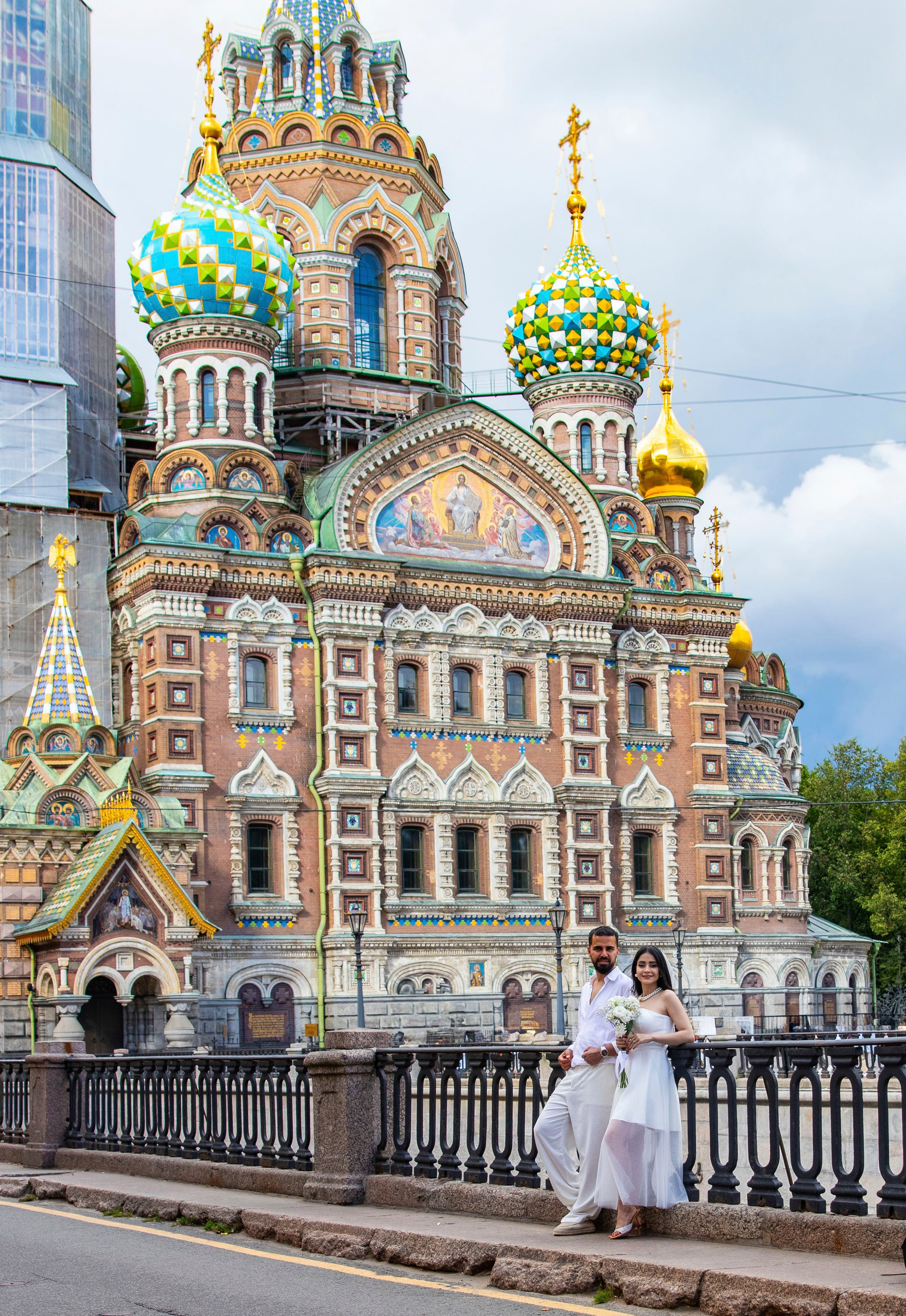 Свадебная прогулка Иранской пары по городу. Портретный фотограф в Санкт-Петербурге Савельева Ольга