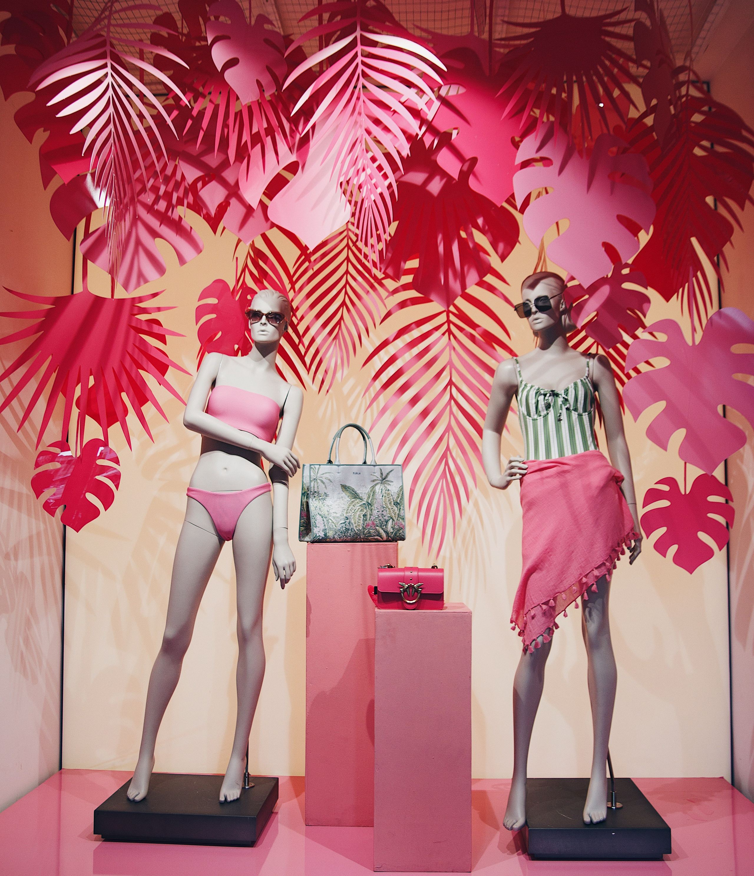 Оформление витрин Универмаг первый 2023. Ксения Почтарь. Декоратор и флорист, город Владивосток