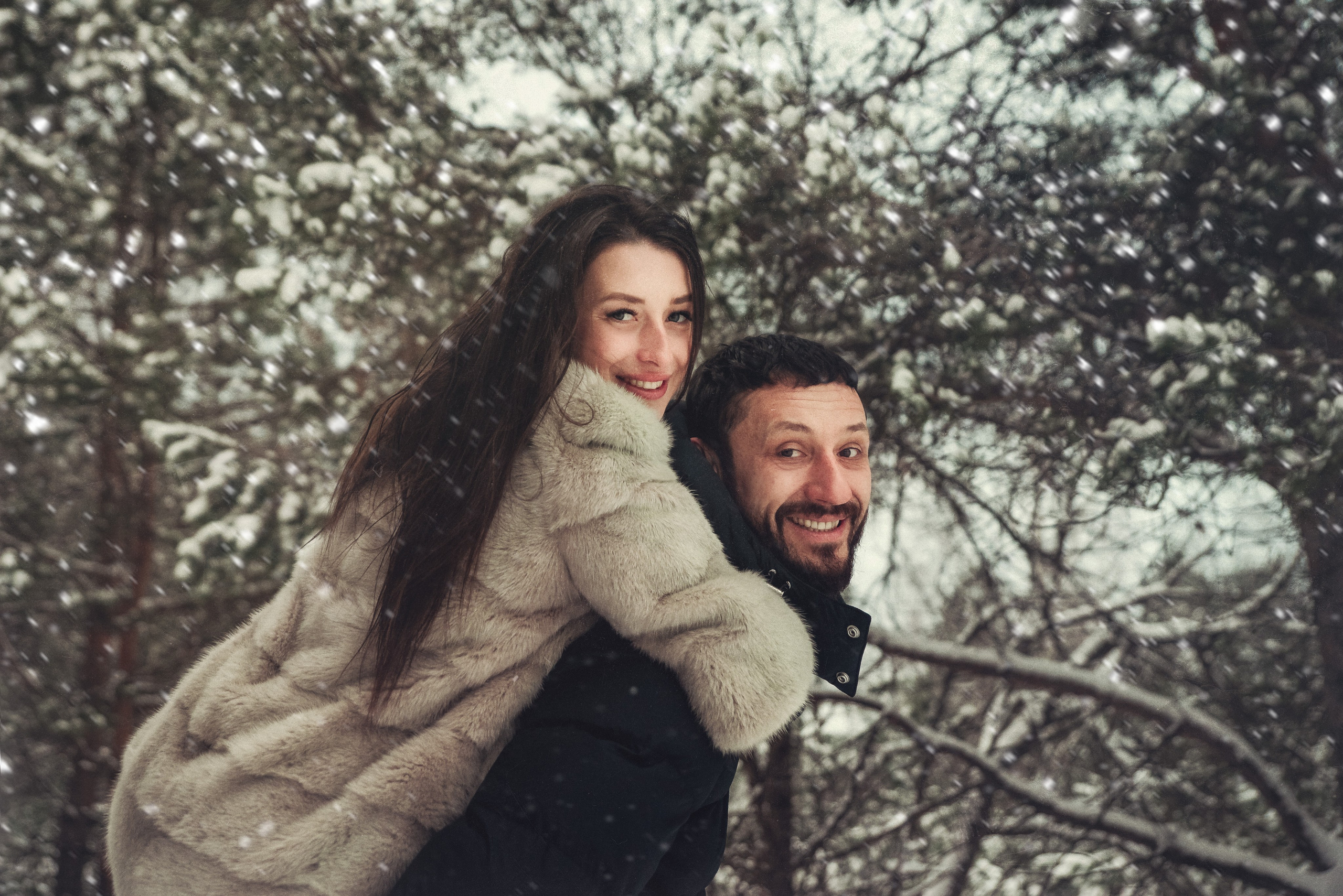 В зимнем лесу. Фотограф Крещение Венчание Москва