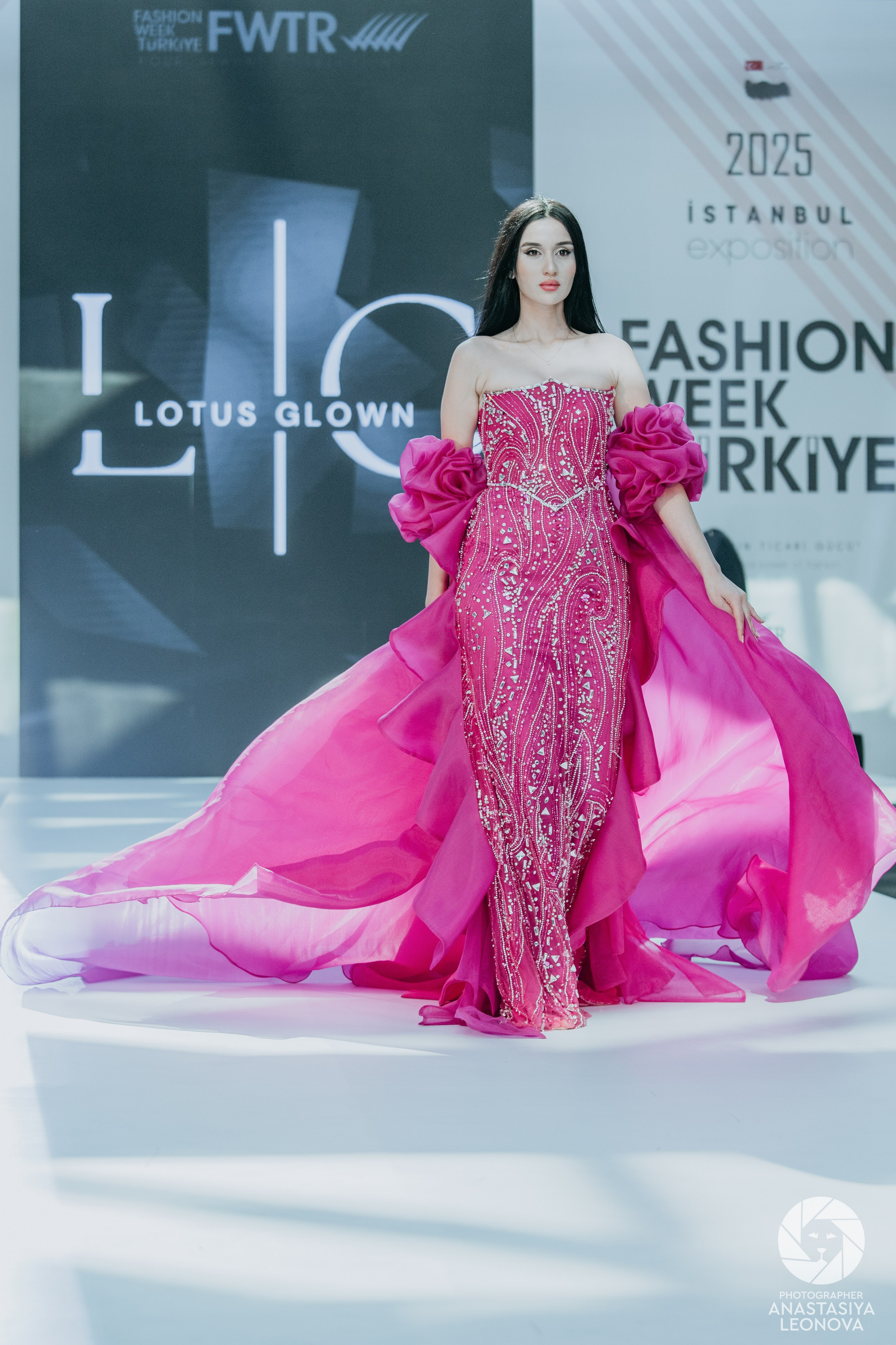 Fashion Week Türkiye [spring, 2025]. Anastasia Leonowa