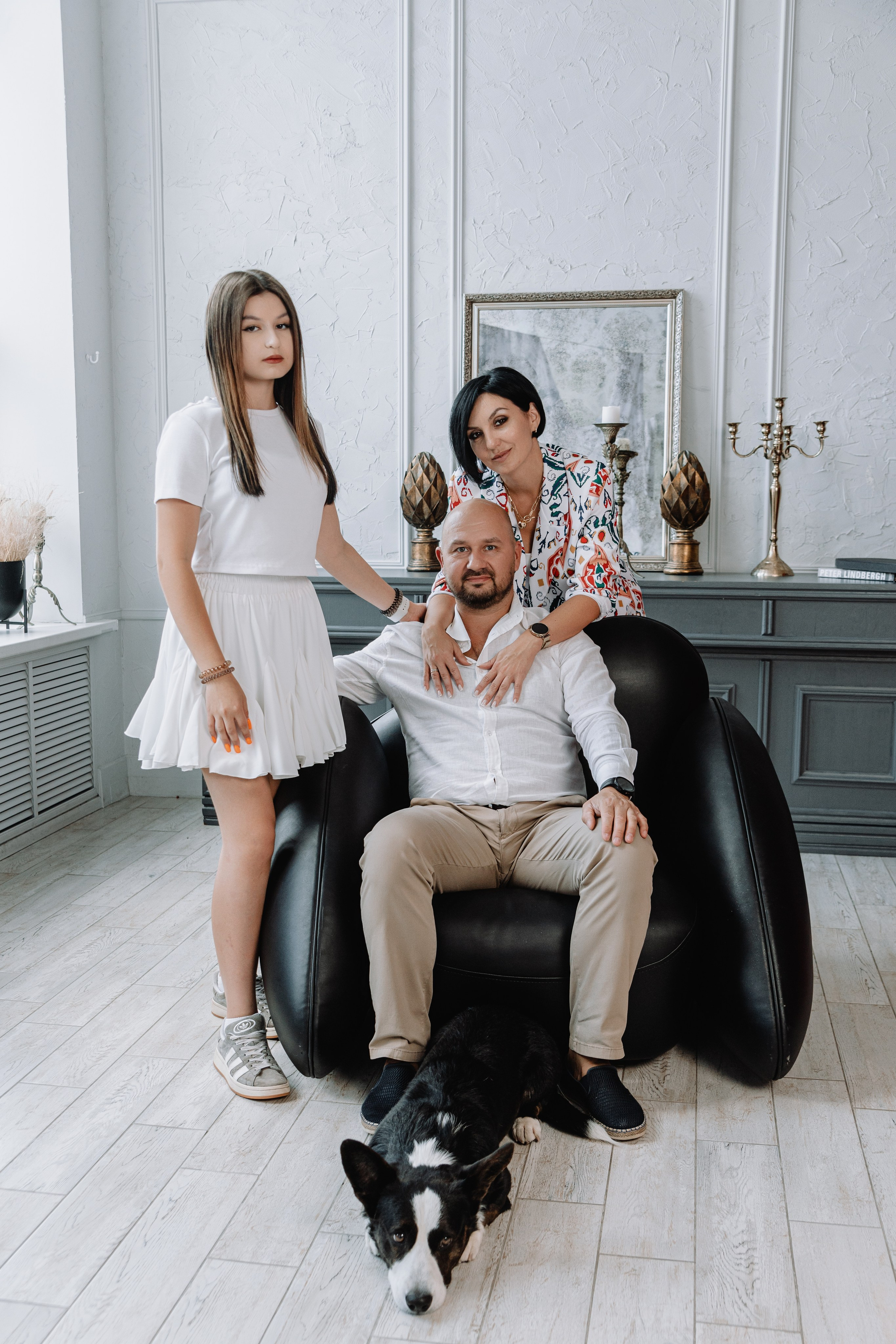 Евгения, Михаил и Дарина и собачка Чарли. Фотограф Воронеж Варвара