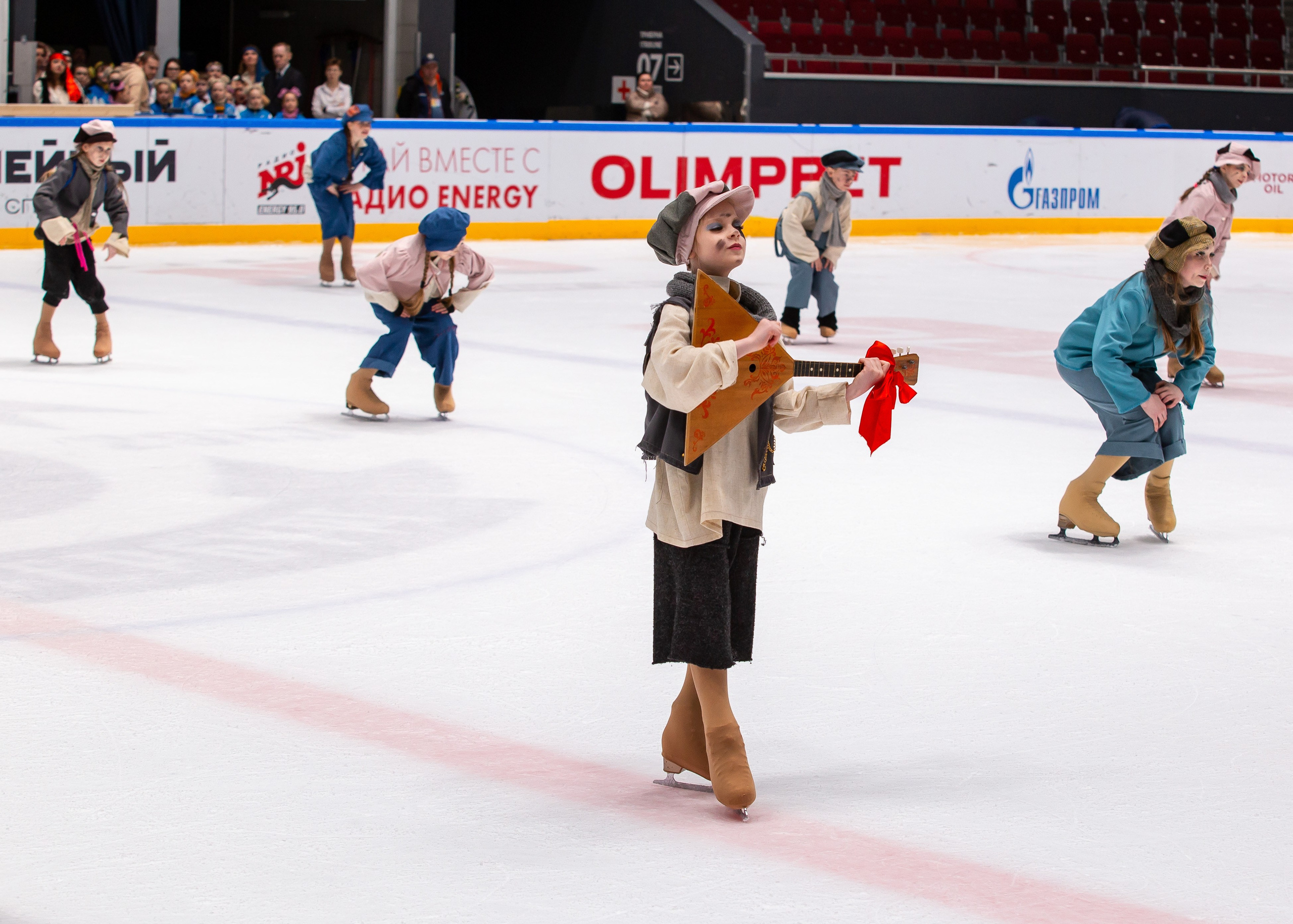 VII Ежегодный фестиваль массовых танцев на льду и фигурного катания «Петровский лёд» Санкт-Петербург 2024. Репортажный фотограф в Москве