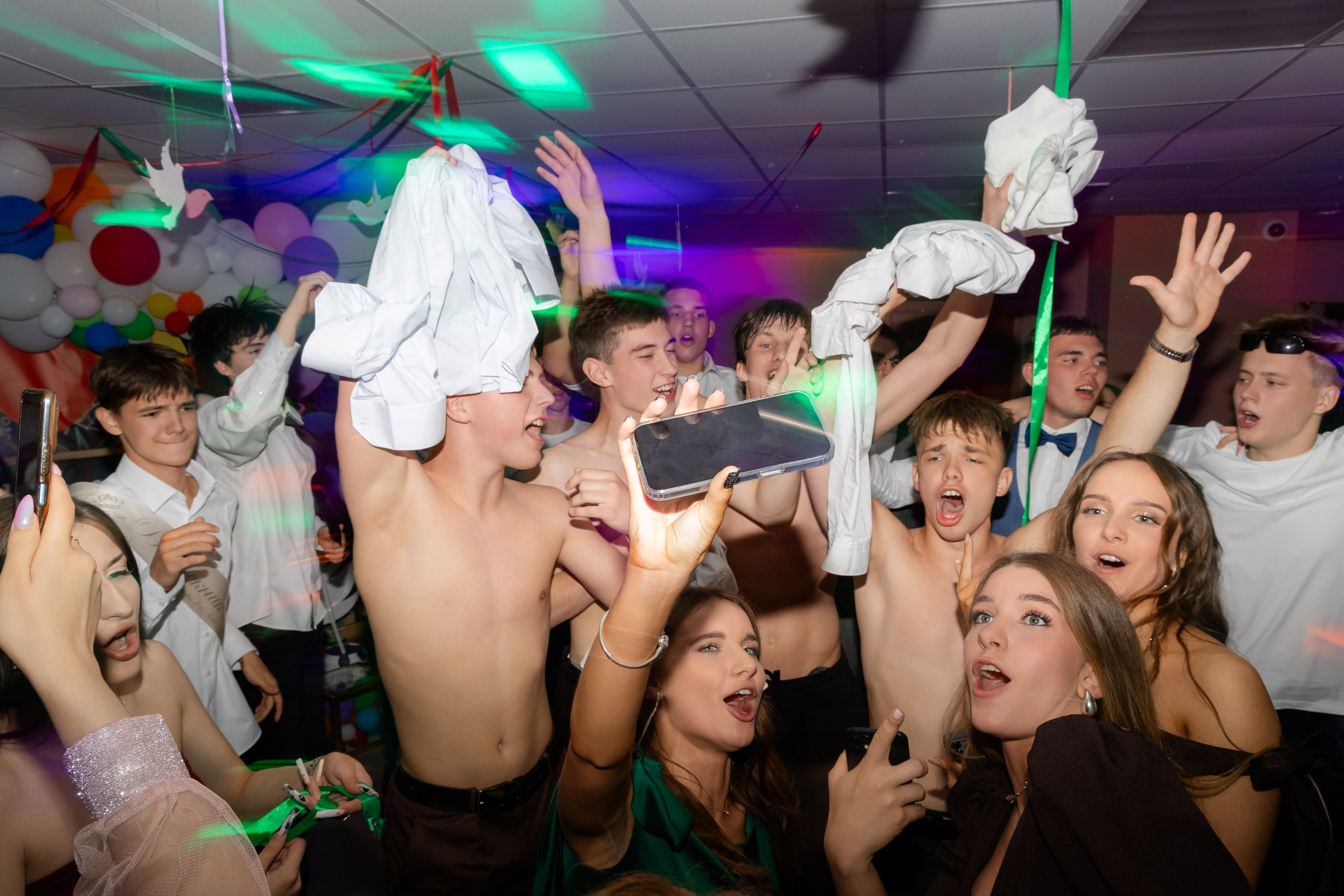 Школьный выпускной 2025 год в Минске, Беларуси. Свадебный фотограф в Минске/Беларуси Сергей Спиридонов