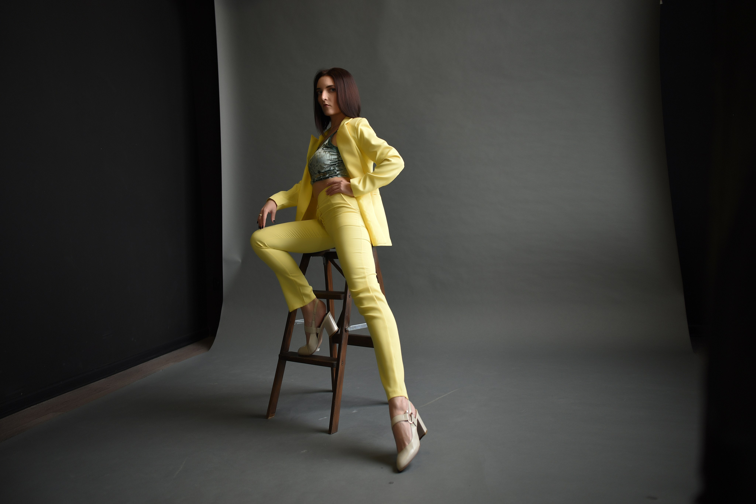 Индивидуальная студийная. Свадебный, семейный, детский, контент фотограф в Омске Максим Ильин