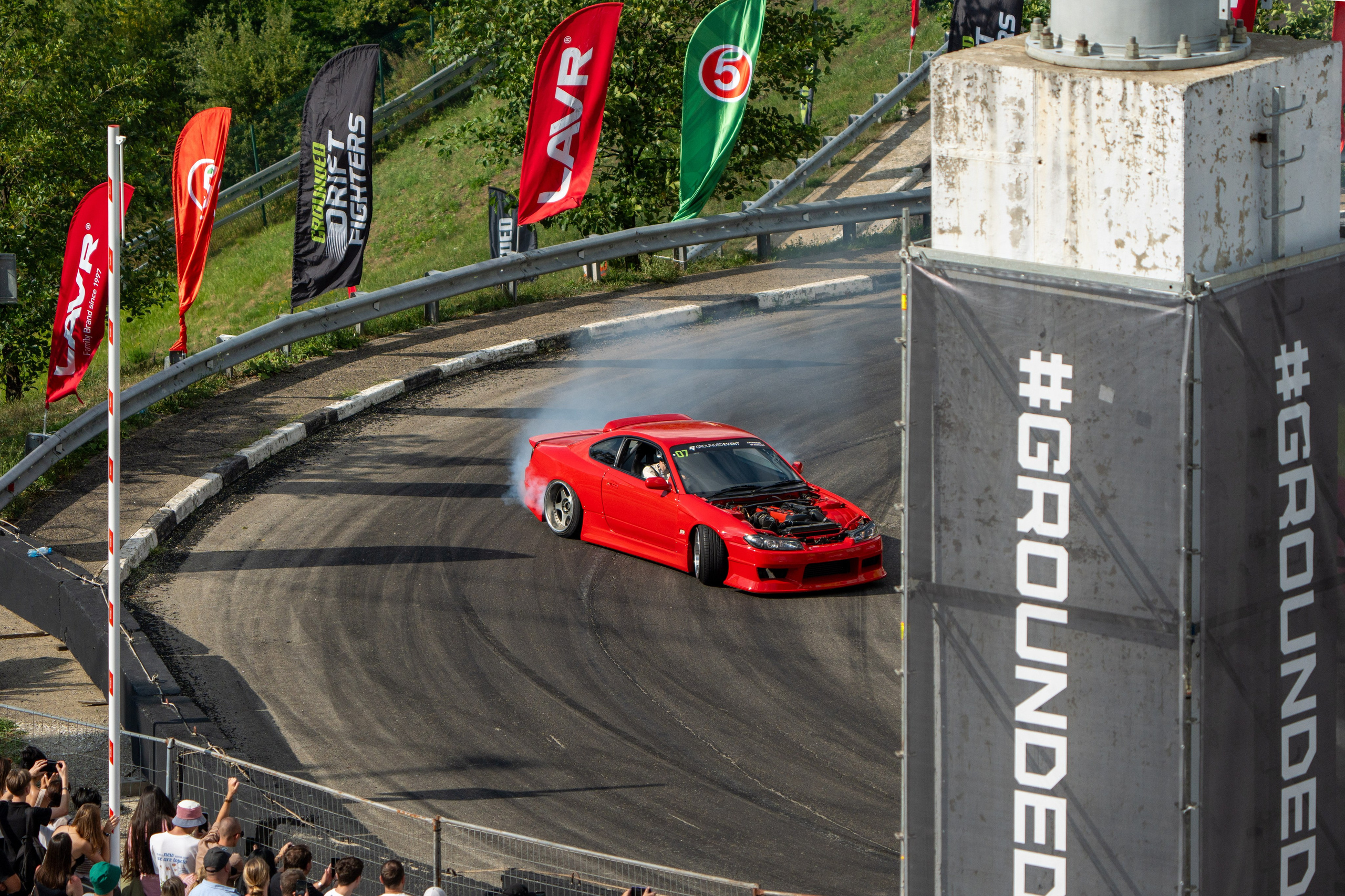 Фотоотчет партнеской интеграции для сети «Пятерочка» на фестивале «Grounded». Репортажный фотограф в Красной Поляне и Сочи Павлюченко Екатерина