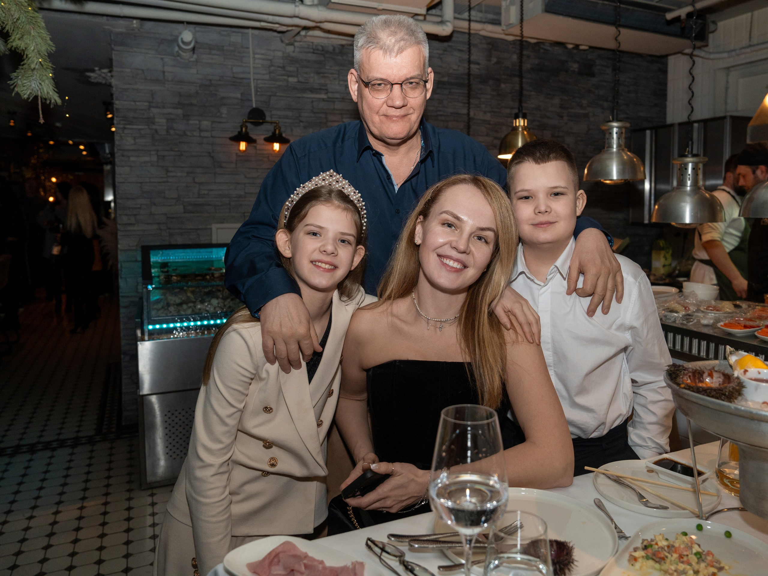 Новый год 2025 в ресторане Сахалин. Репортажный фотограф в Красной Поляне и Сочи Павлюченко Екатерина