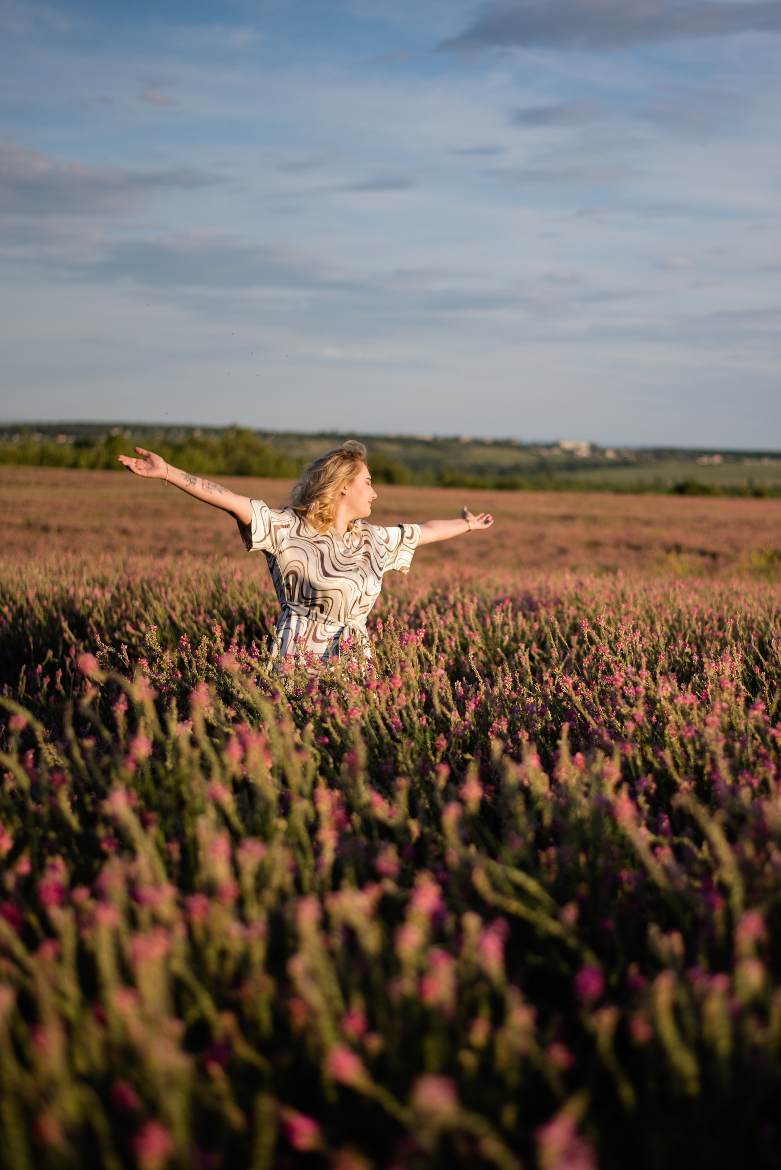 Прогулка в поле Лиза и Вика. Семейный фотограф Саратов Маргарита Куликова