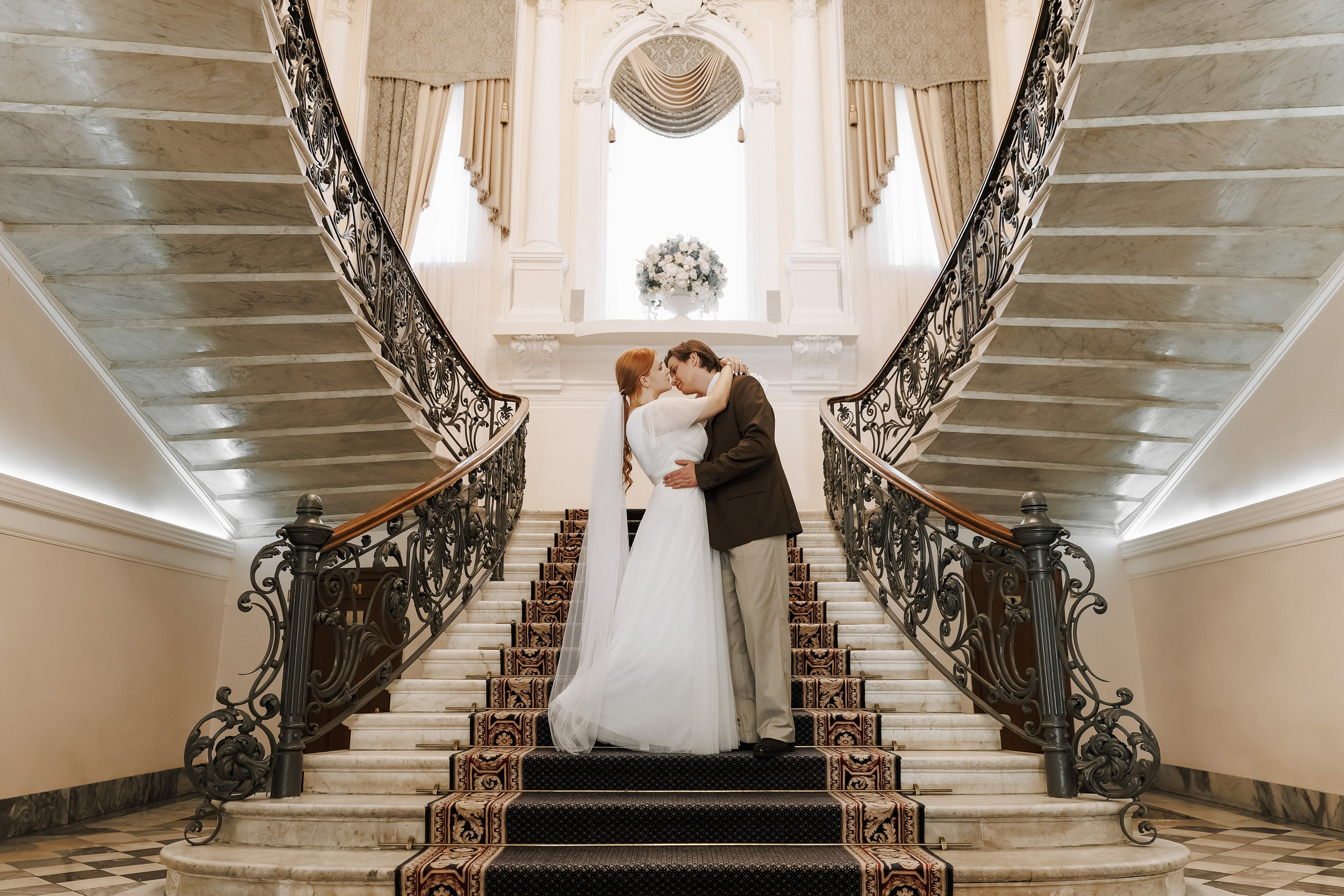 Полина и Максим — съемка в ЗАГСе. Свадебный и портретный фотограф в Санкт-Петербурге Анна Демьянова