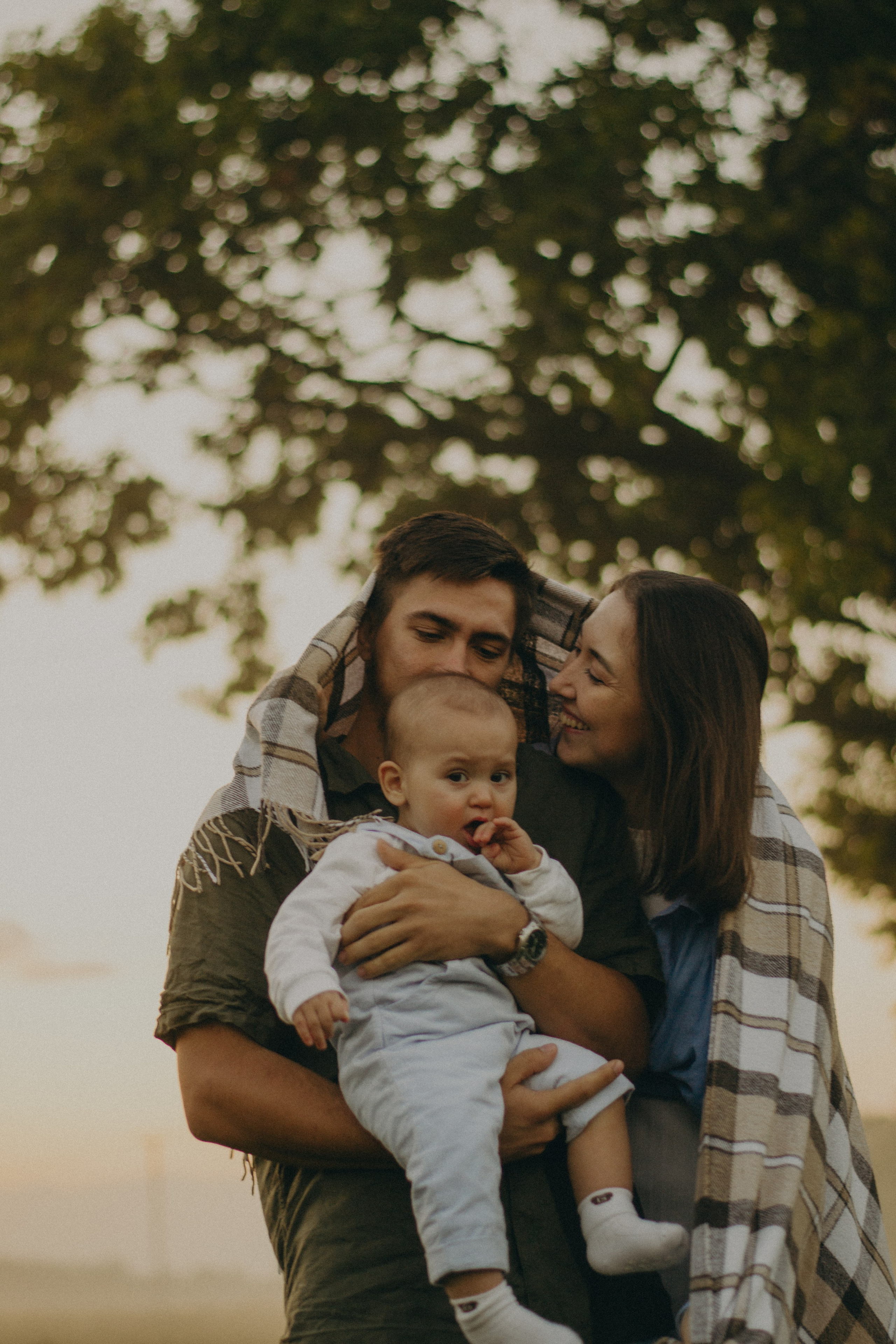 Семья с малышом на природе. Женский и семейный фотограф в Казани Гульназ Гизетдинова