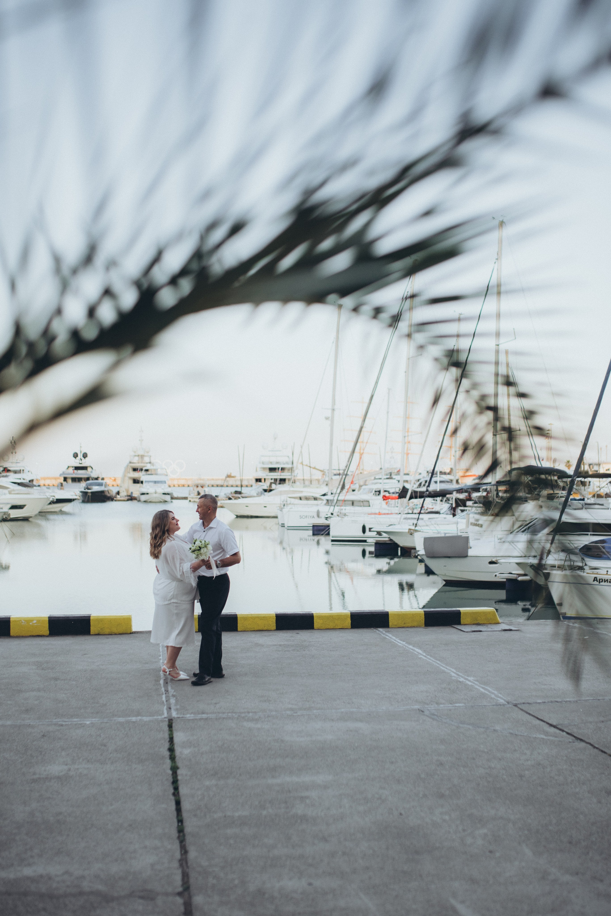 Свадебная фотосессия в морском порту Сочи на рассвете. Фотограф в Сочи — Маргарита Поганова