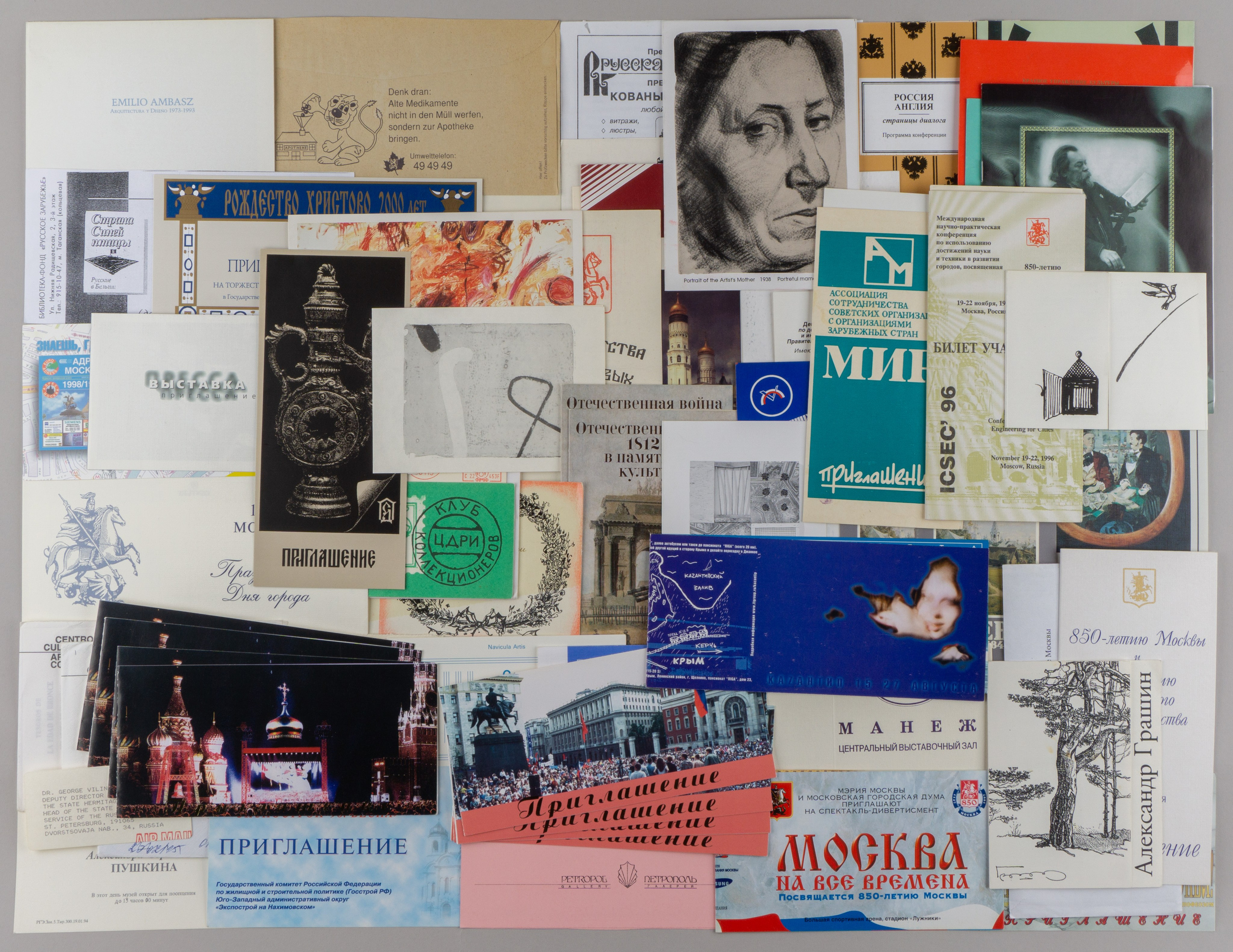 Антикварная бумага, текстиль, раскладки и прочие штучки. Фотограф Анастасия Лёвина