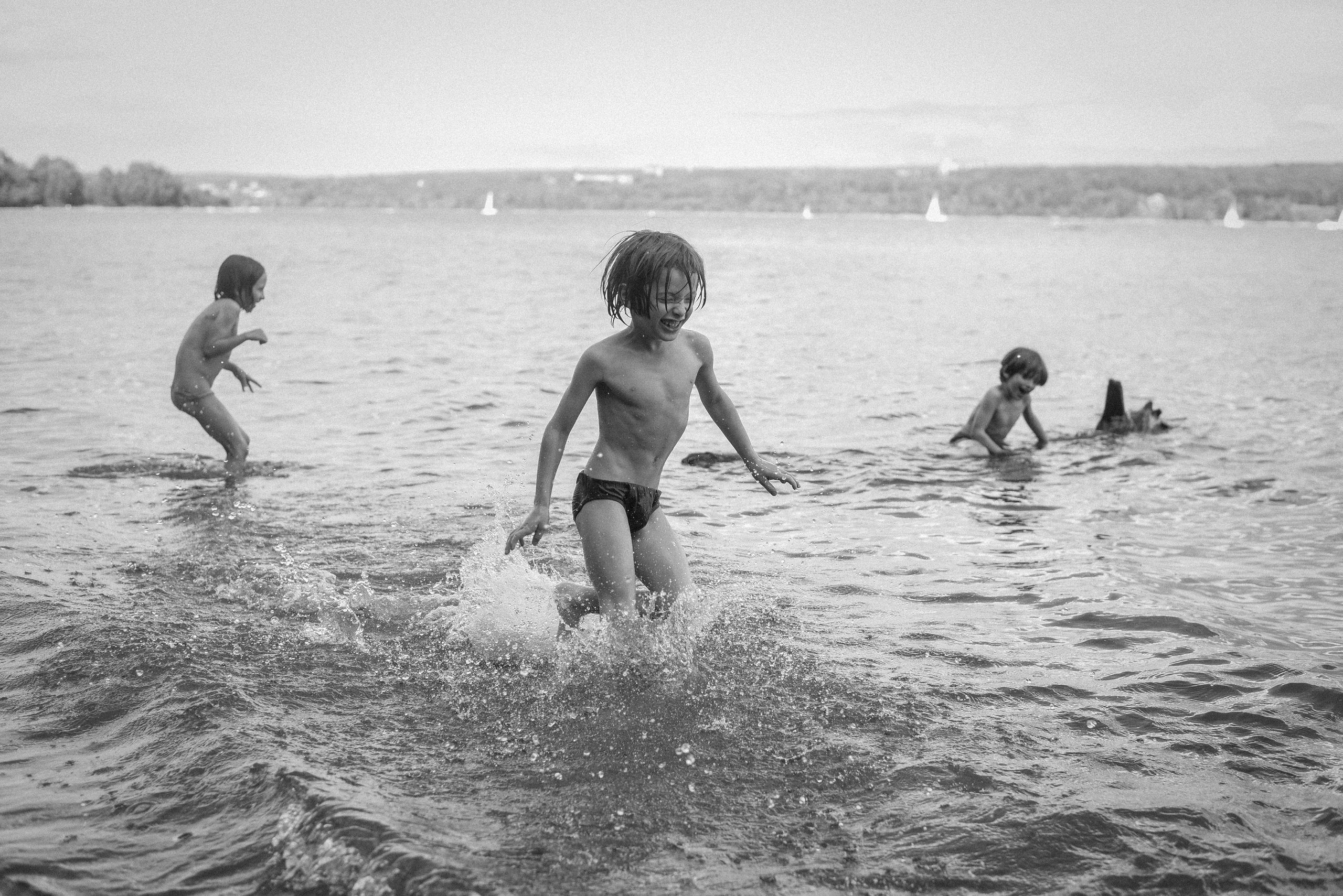 Берег, рак и капибара. Детский и семейный фотограф в Новосибирске Саша Дорошенко