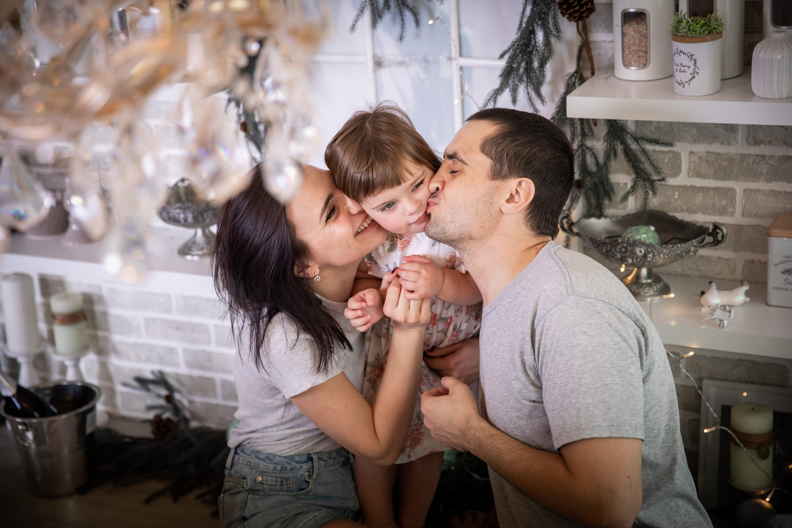 Family at a Christmas photo shoot in a studio. Photographer in Portugal. Oksana Lomnova