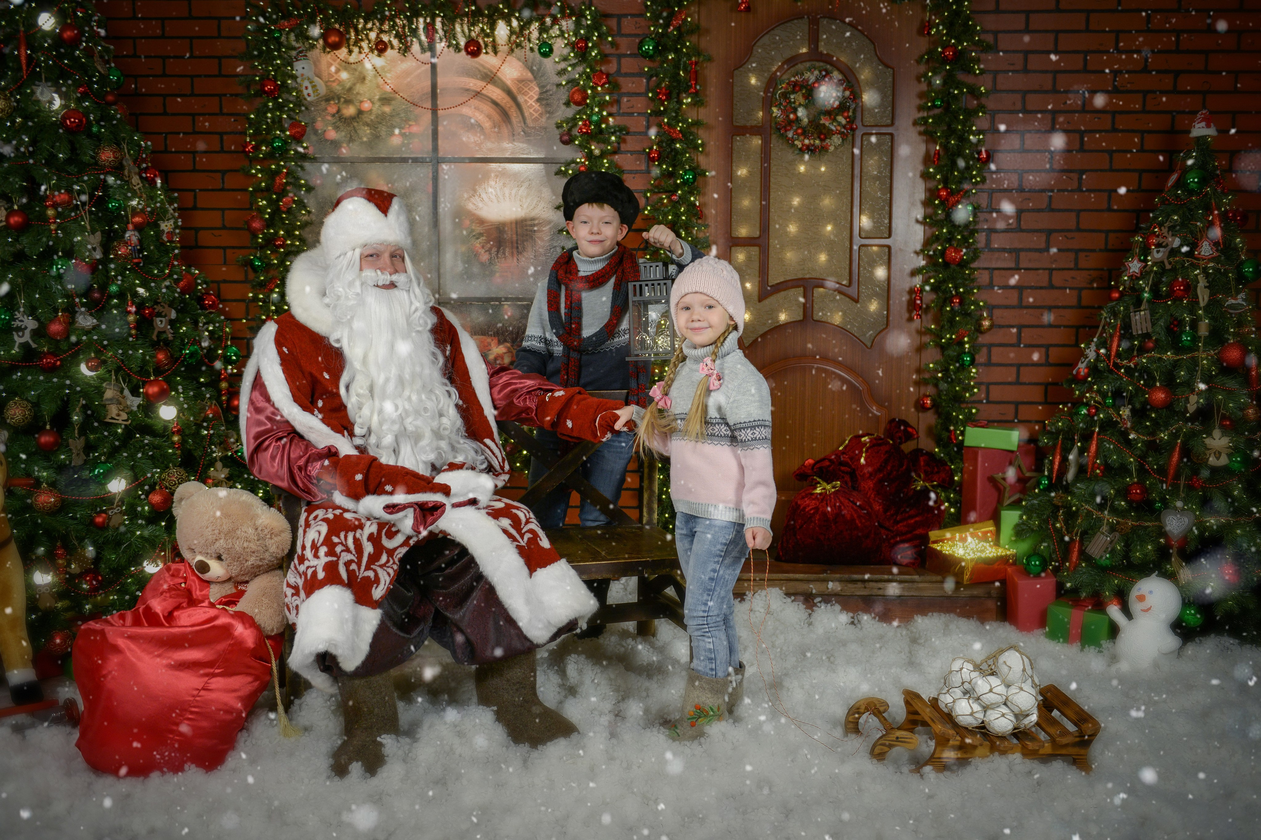 Встреча с Дедом Морозом (ежегодный). Татьяна Гойда портретный и семейный фотограф Ленск. Выпускные альбомы