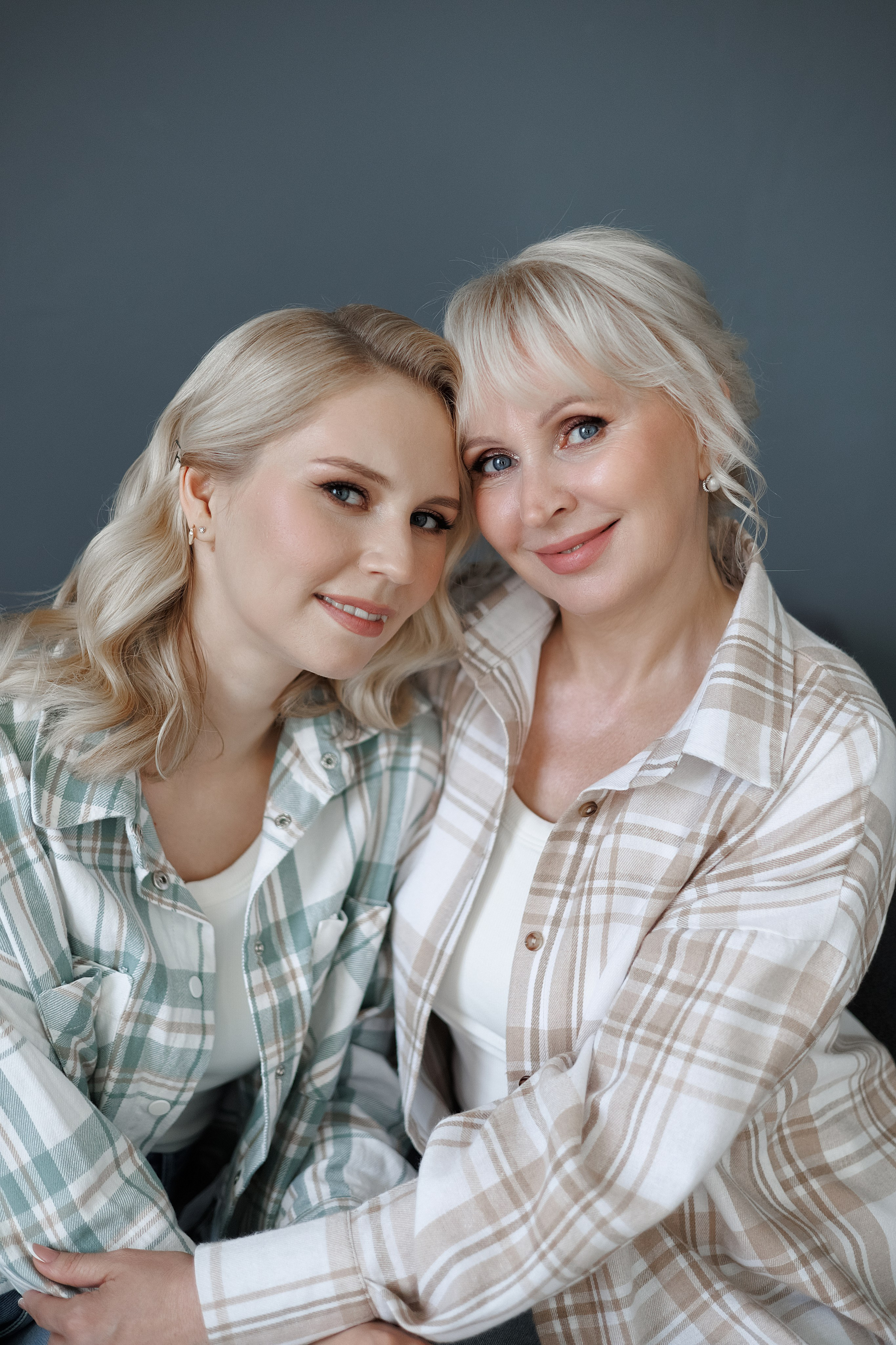 Диана с мамой в студии. Свадебный фотограф в Пскове и Санкт-Петербурге | Анна Голикова