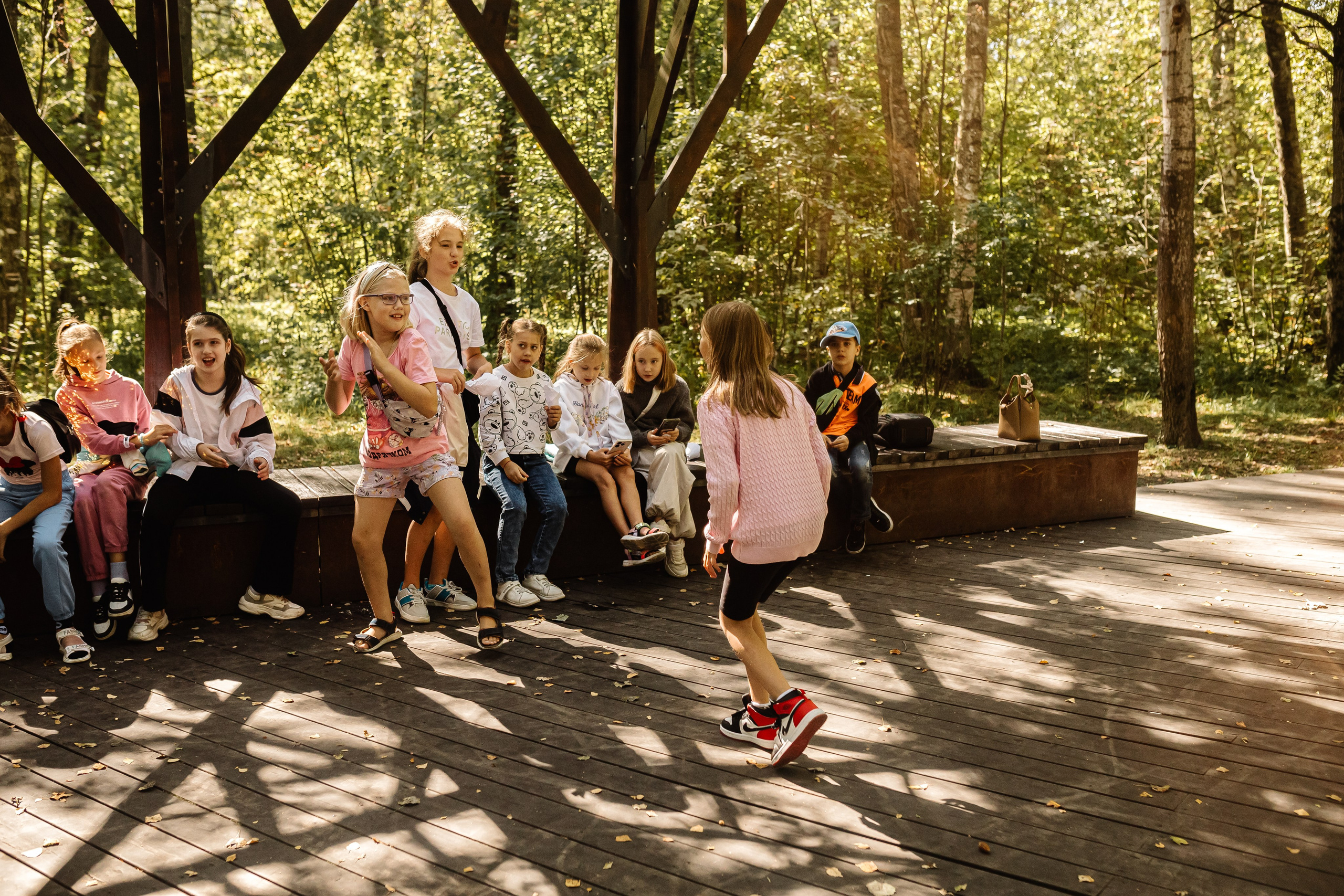 Репортаж школьной прогулки в парке. Семейный и женский фотограф в Москве Надежда Воробьева