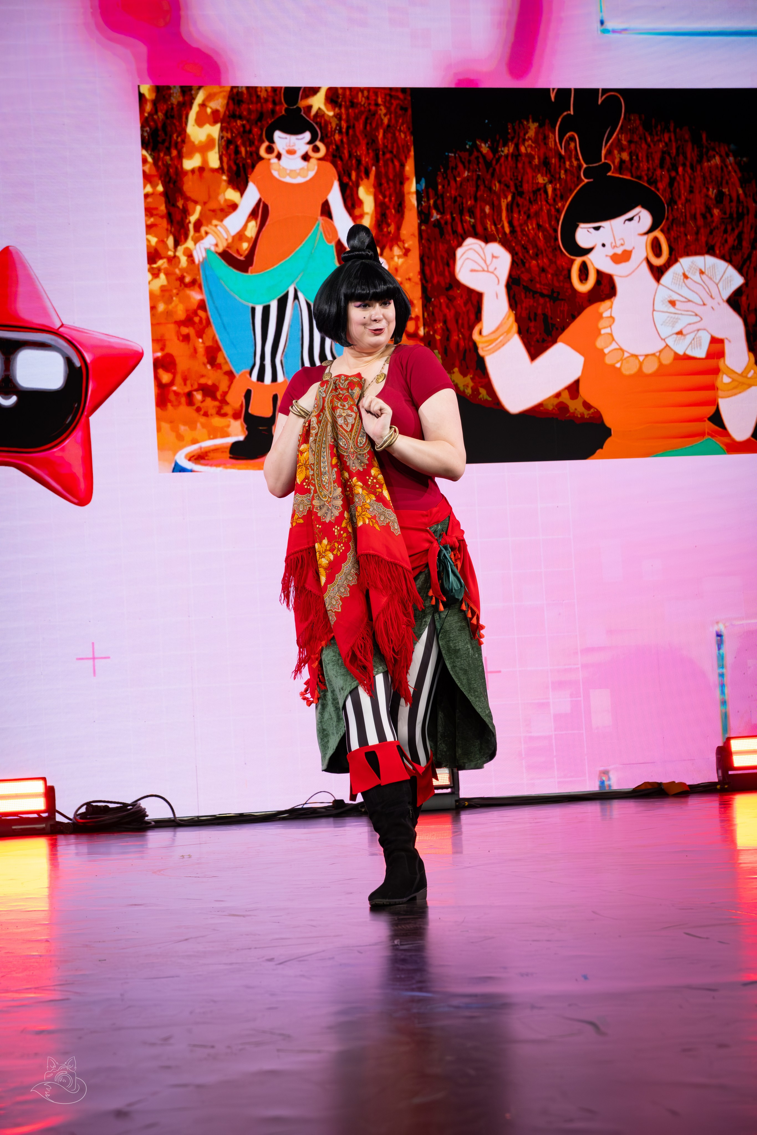 Сцена РЭД ЭКСПО 2024. Косплей фотограф