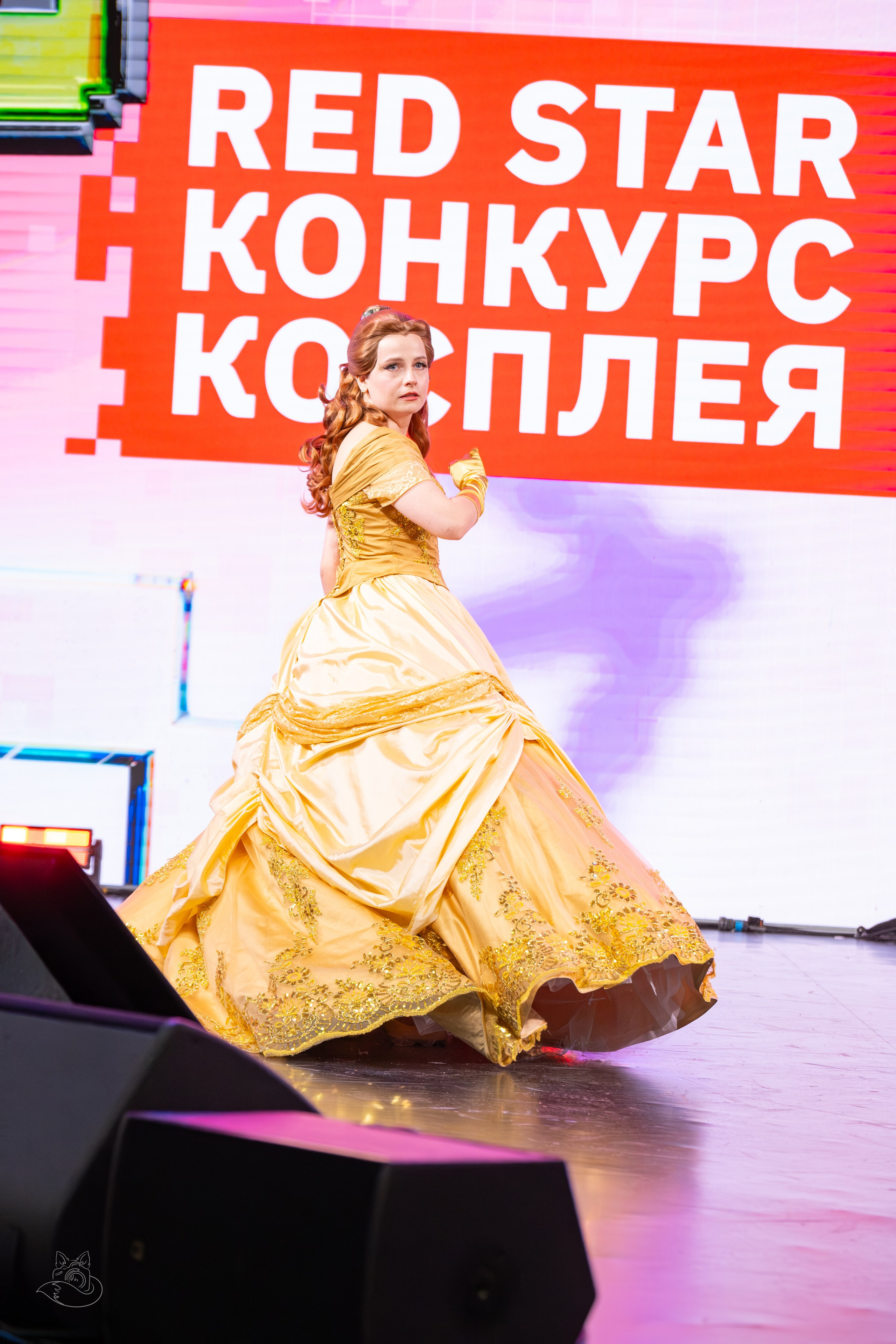 Сцена РЭД ЭКСПО 2024. Косплей фотограф
