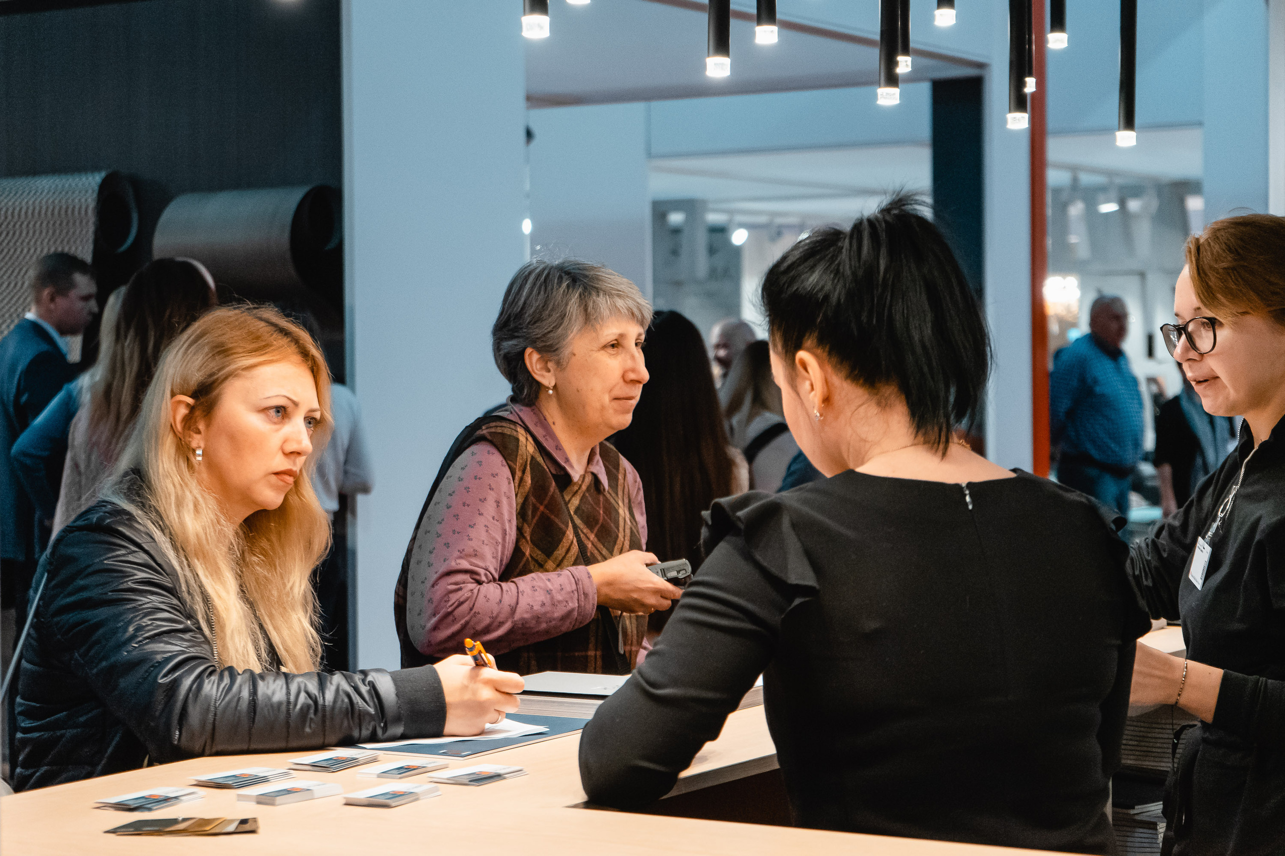 Производство светильников. Видеограф Добромыслов