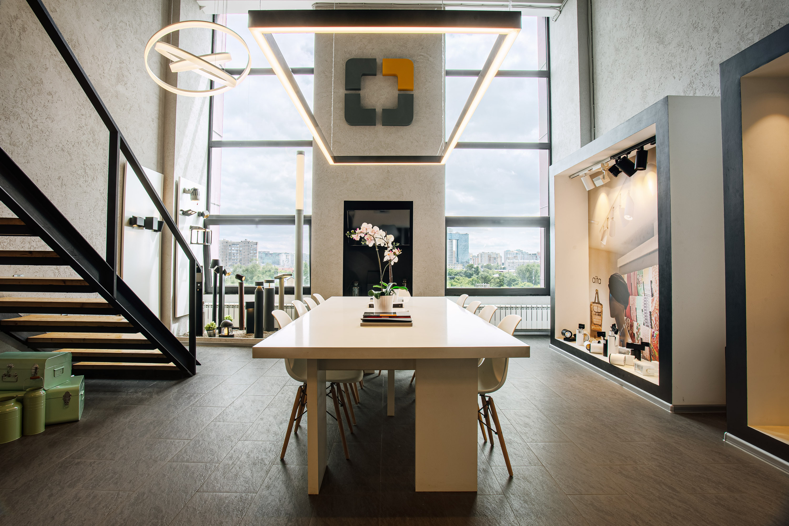 Магазин люстр и светильников испанского бренда. Видеограф Добромыслов