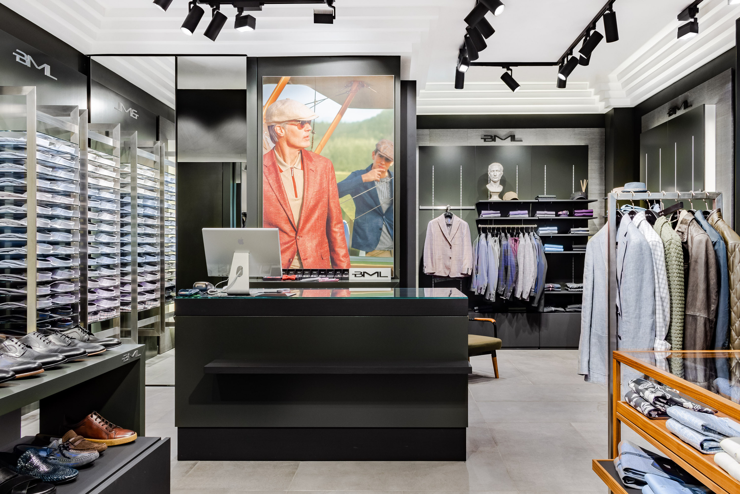 Магазин одежды. Видеограф Добромыслов