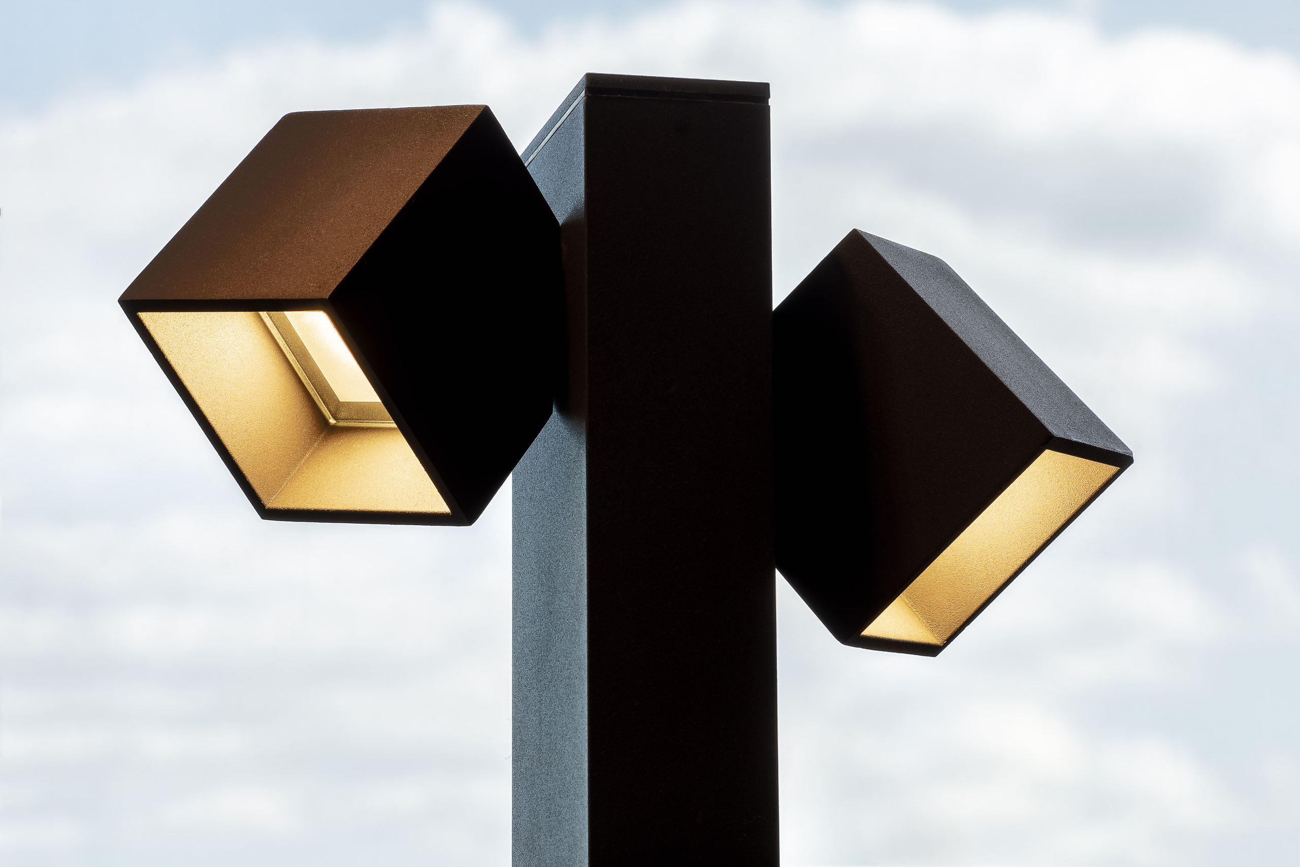 Магазин люстр и светильников испанского бренда. Видеограф Добромыслов