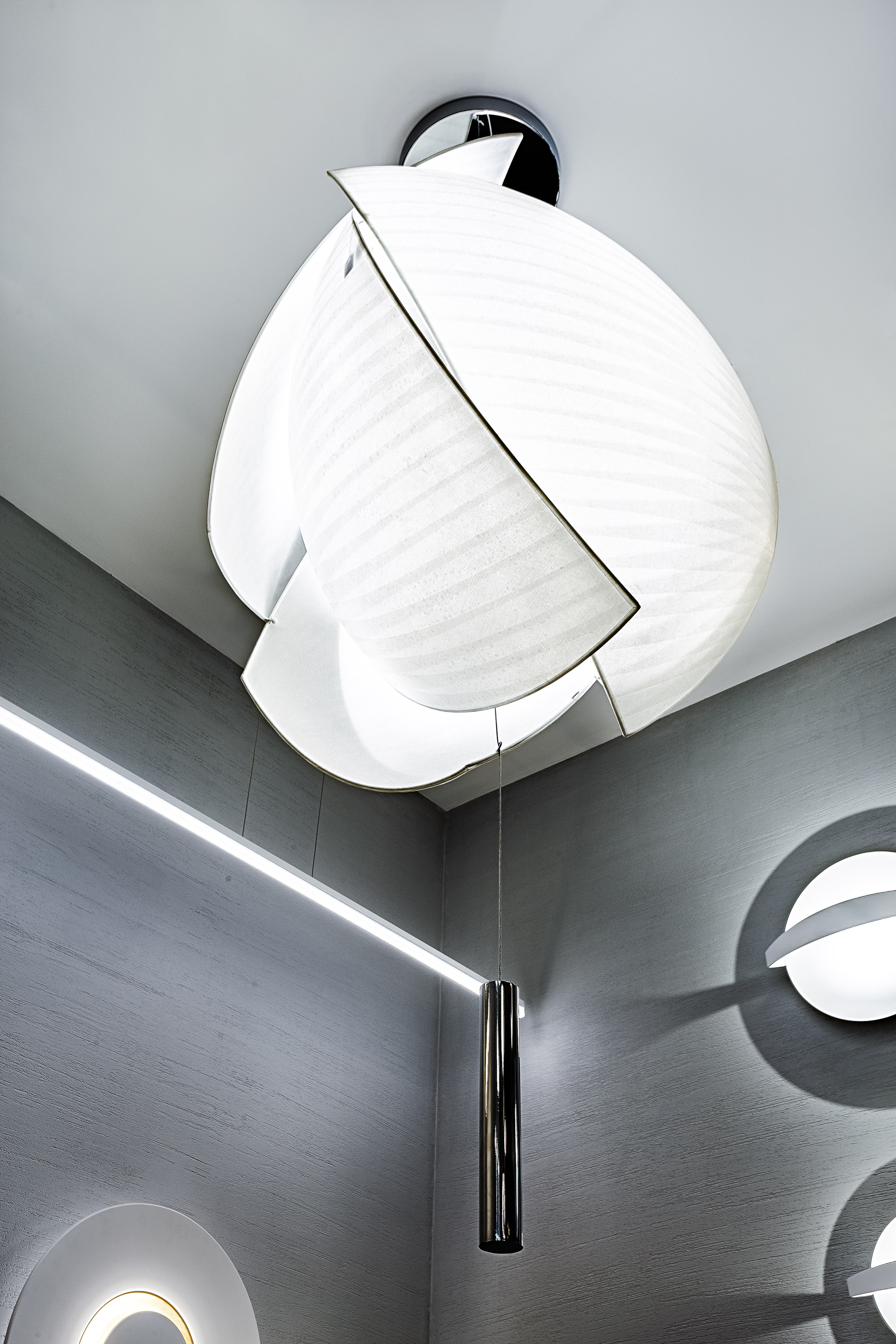 Магазин люстр и светильников испанского бренда. Видеограф Добромыслов