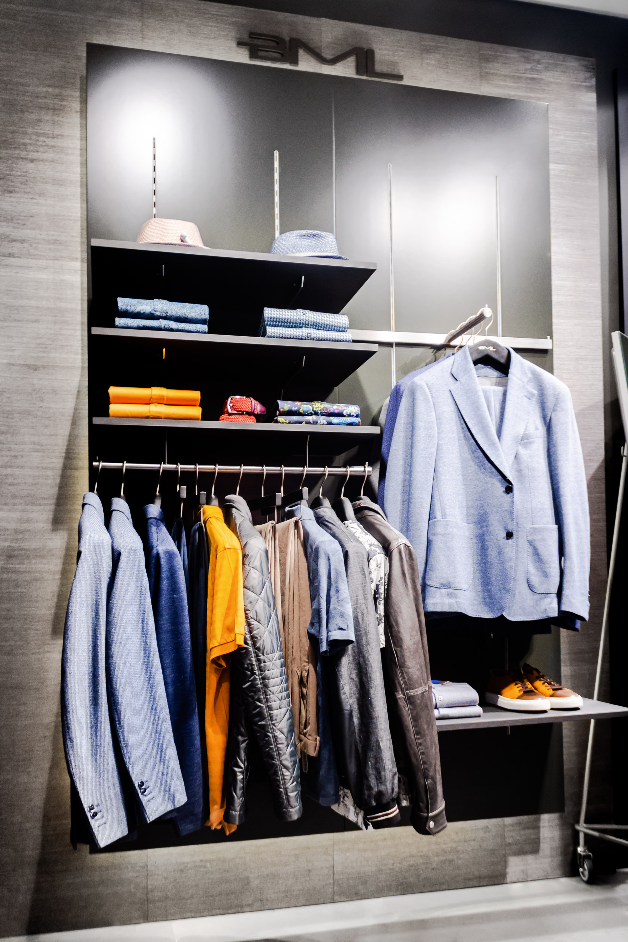 Магазин одежды. Видеограф Добромыслов