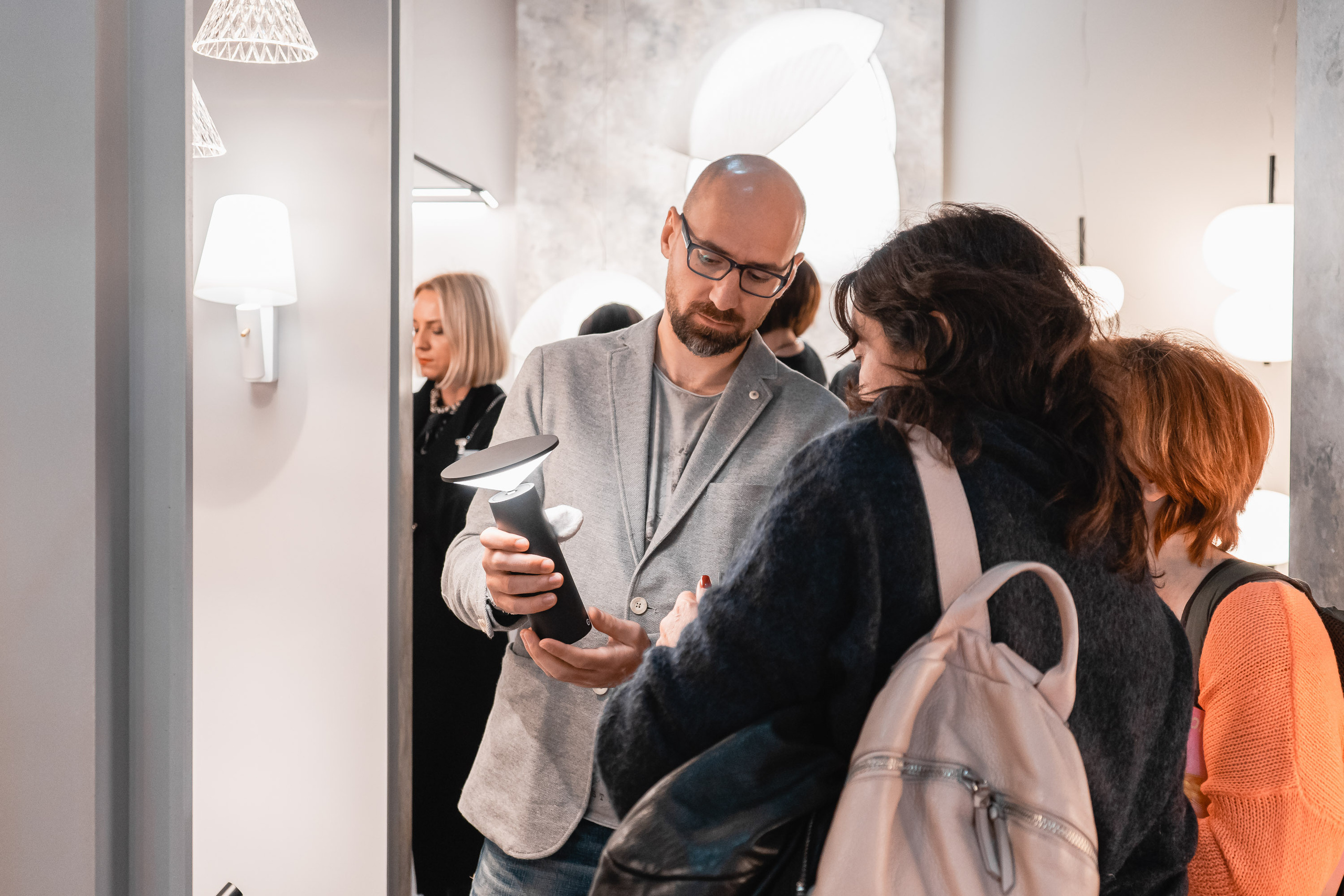 Производство светильников. Видеограф Добромыслов