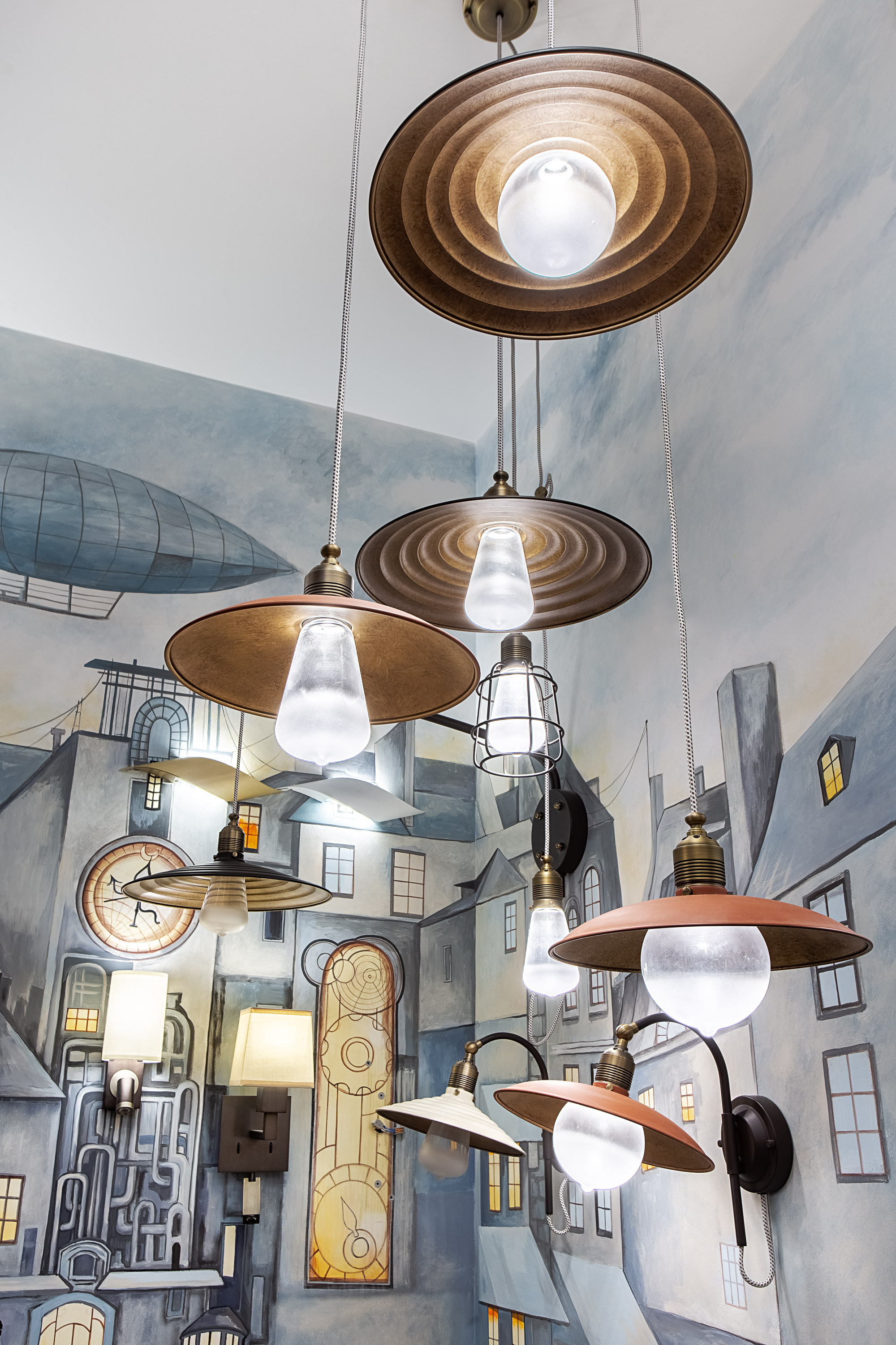 Магазин люстр и светильников испанского бренда. Видеограф Добромыслов