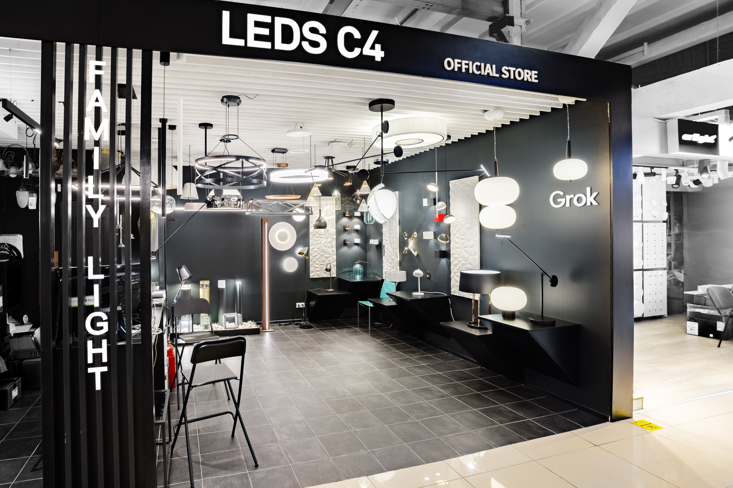 Магазин люстр и светильников испанского бренда. Видеограф Добромыслов